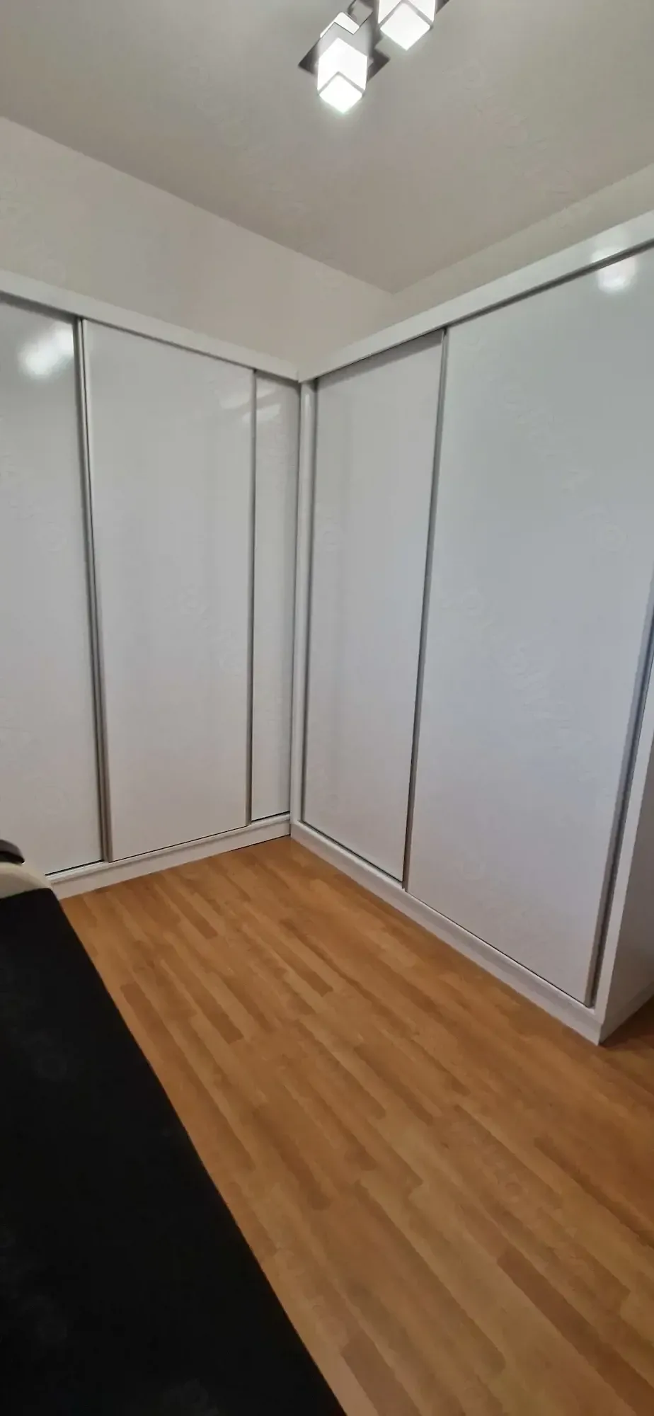 Vand apartament 3 camere - imagine 1