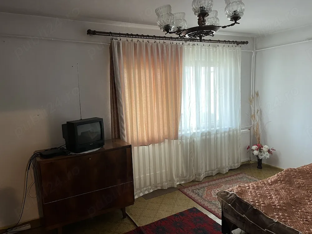 Apartament decomandat cu 2 camere in zona Rogerius, Oradea - imagine 1