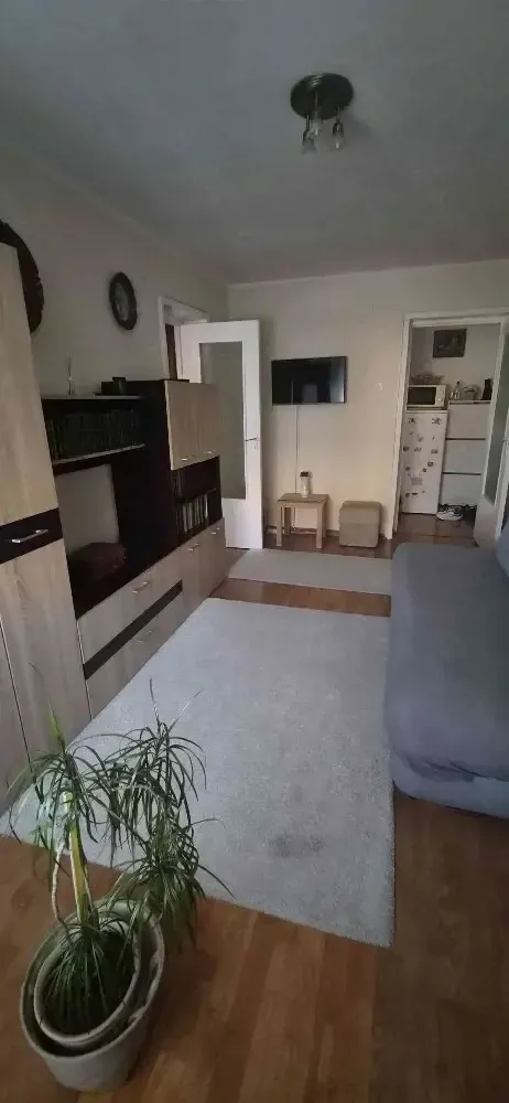 Apartament 2 camere, Velenta,  Etaj 3 , Zona linistita,  Aproape de centru - imagine 1