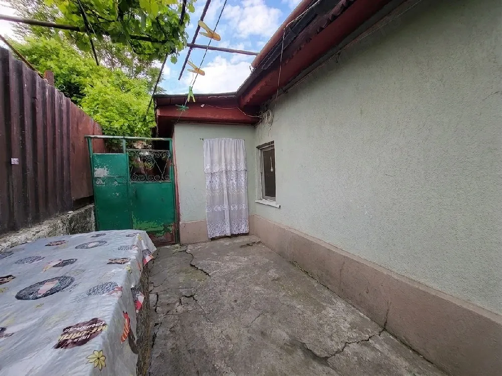 Casă de vanzare 3 camere - Tei Toboc - imagine 1