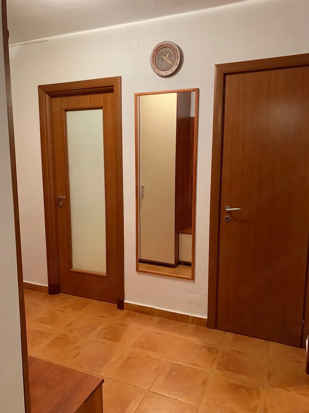 Se închiriază apartament cu 3 camere