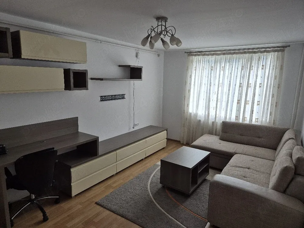 3 camere, Sebastian BRD