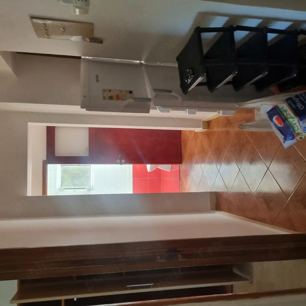 Închiriez apartament 3 camere