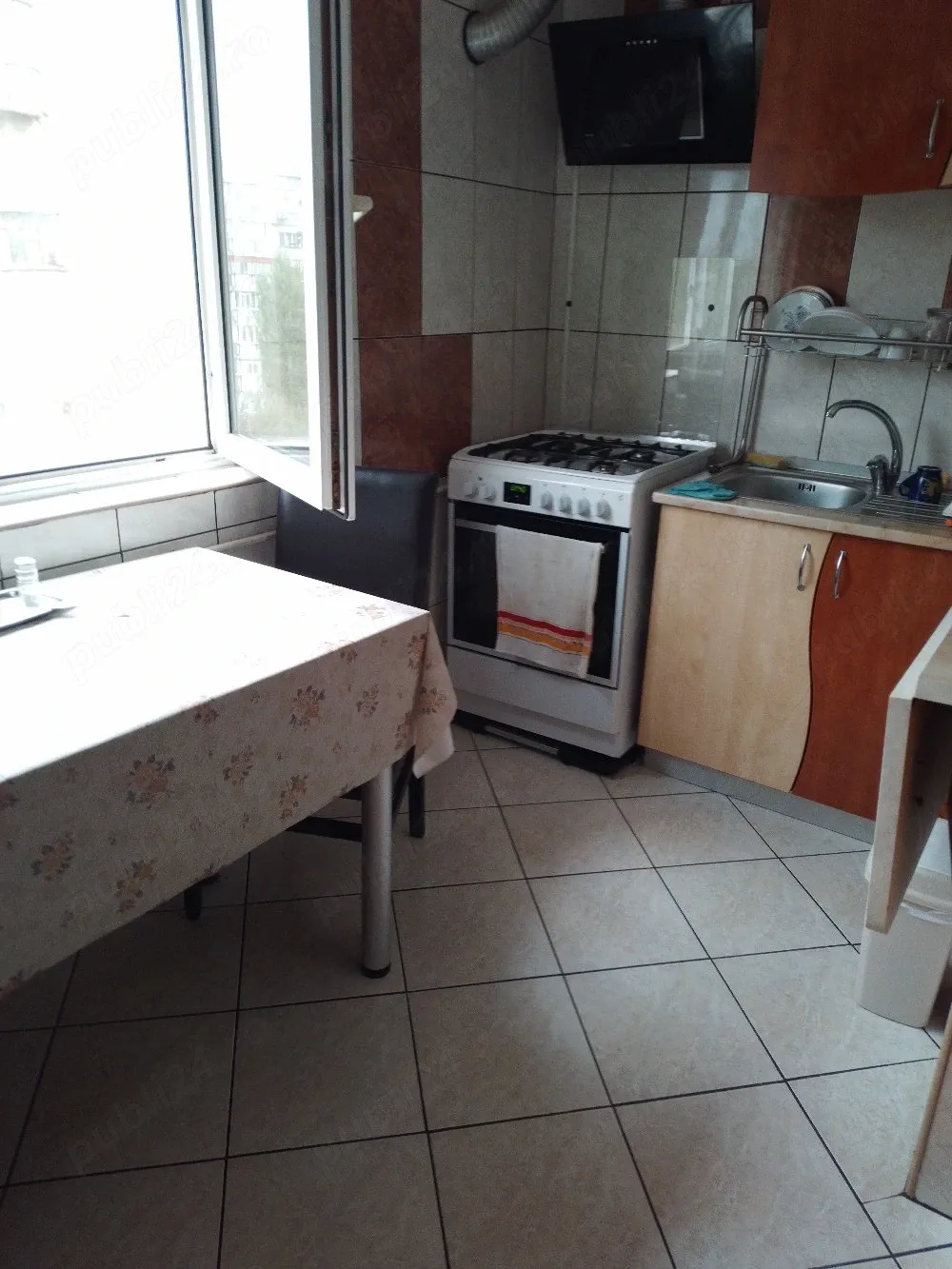 vand apartament 3 camere suprafață 78 m patrati tel