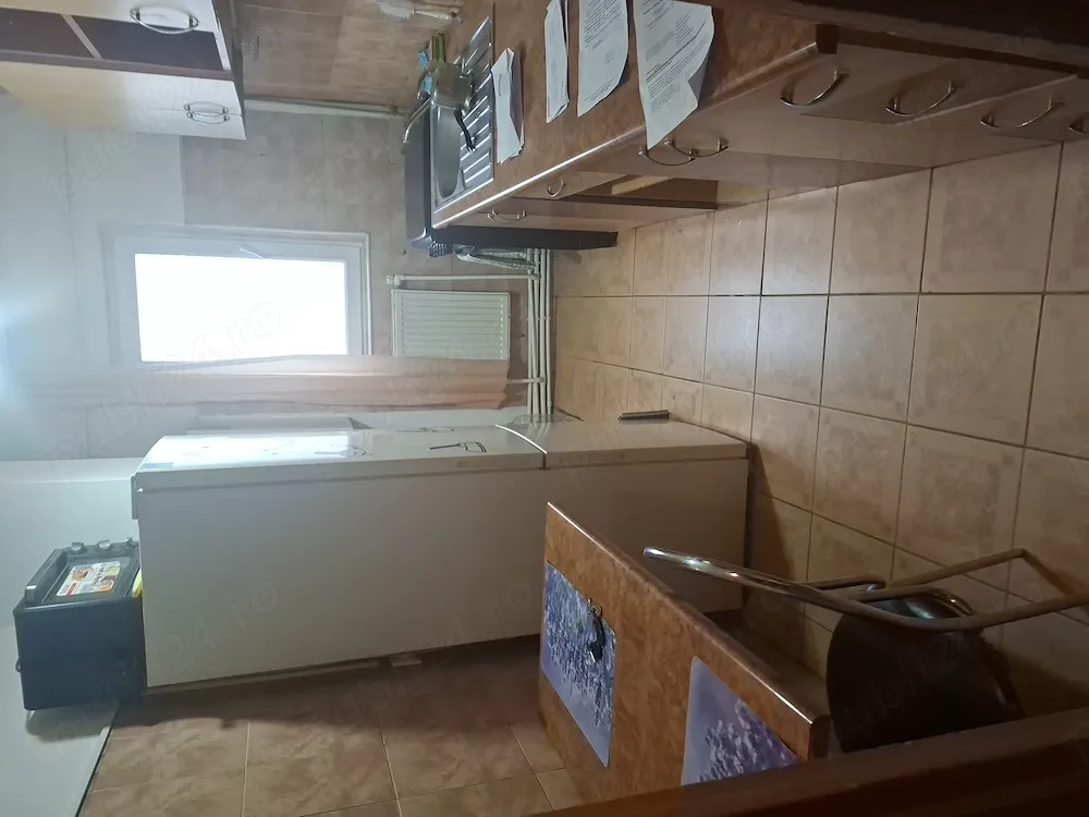 Apartament cu 3-Dacia-centrala proprie-izolat-pozitir excelenta