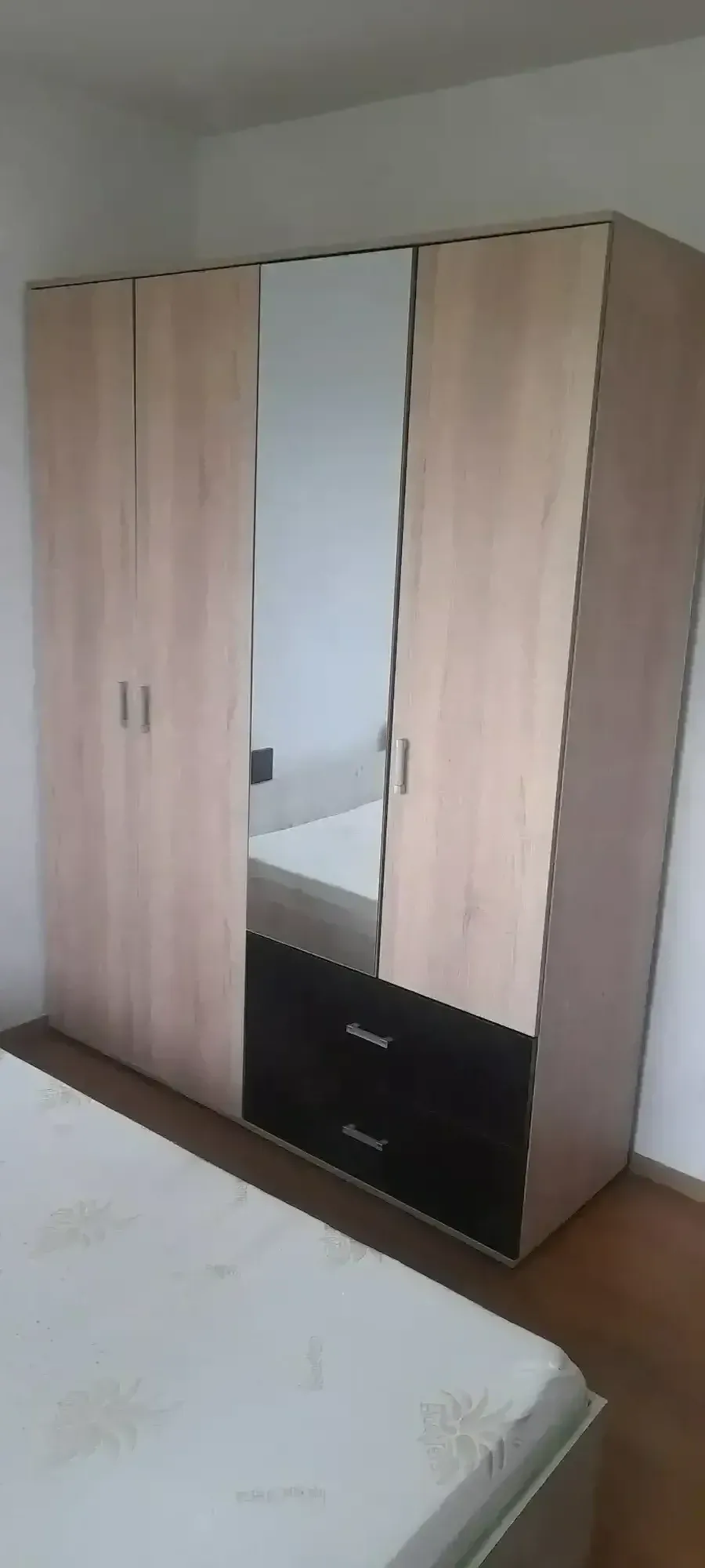 Vând apartament cu trei camere Auri - imagine 1