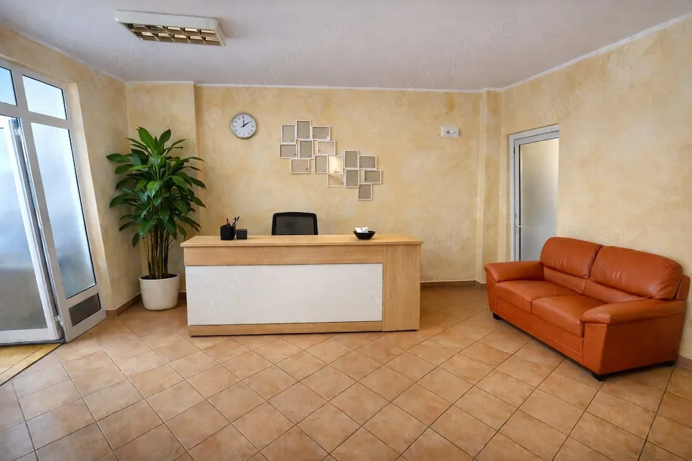 Proprietate cu Poziționare Excelentă pentru Business în Centrul Orașului - imagine 1
