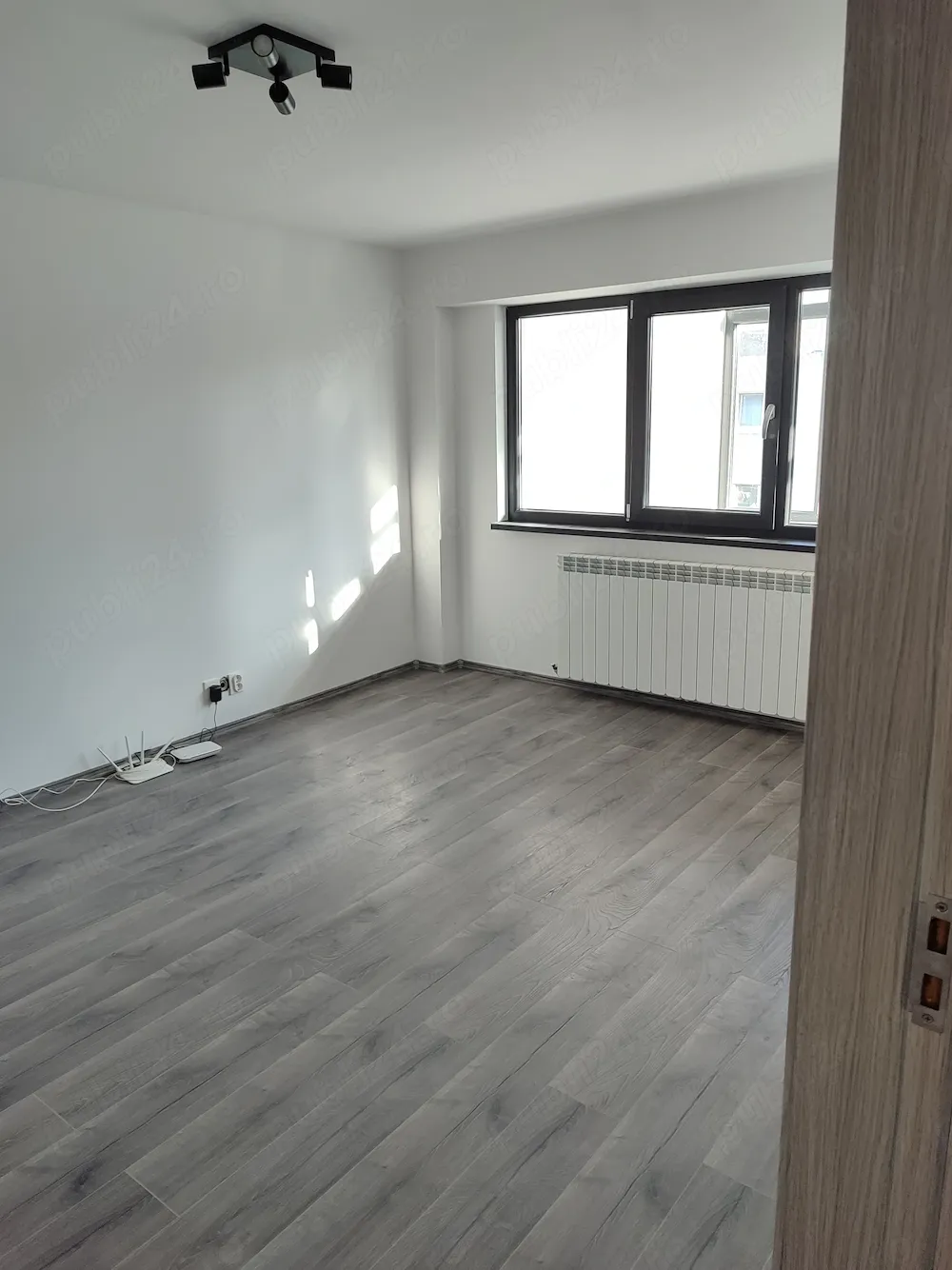 Proprietar - Vând apartament 3 camere DECOMANDAT, 75 mp, în Brăila (Cartier Vidin) - imagine 1