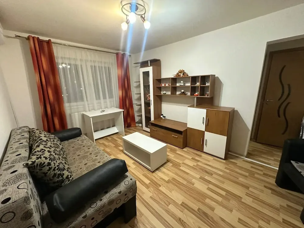 Inchiriez apartament cu 2 camere si loc de parcare in zona Fortuna