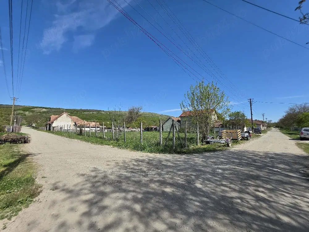 Teren intravilan de vânzare în Ruși   Pe colț, 2 intrări, locație excelentă - imagine 1