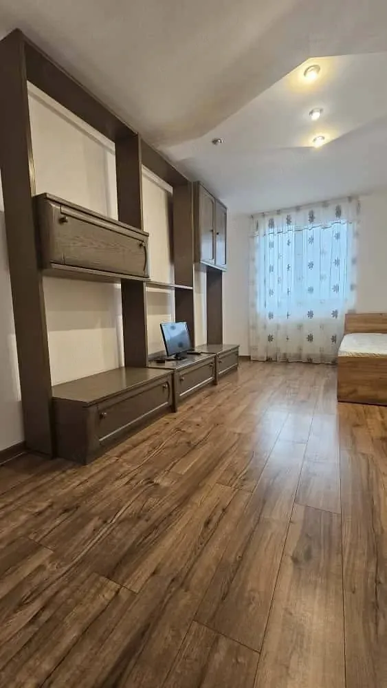 Închiriez apartament cu 3 camere decomandate, strada Imparatul Traian