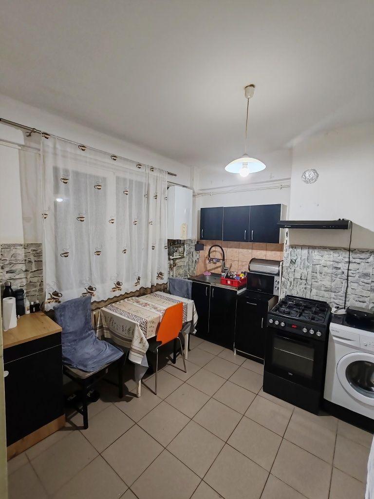 PF inchiriez apartament 2 camere, Horea, decomandat