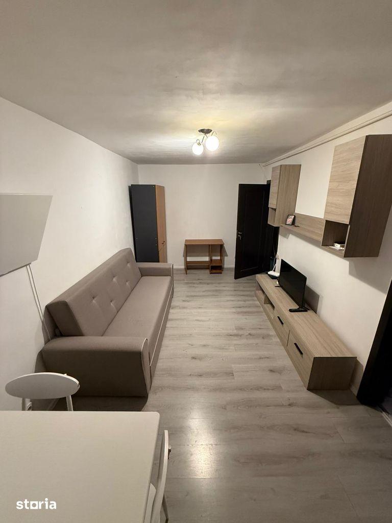 Proprietar vând garsonieră cu balcon