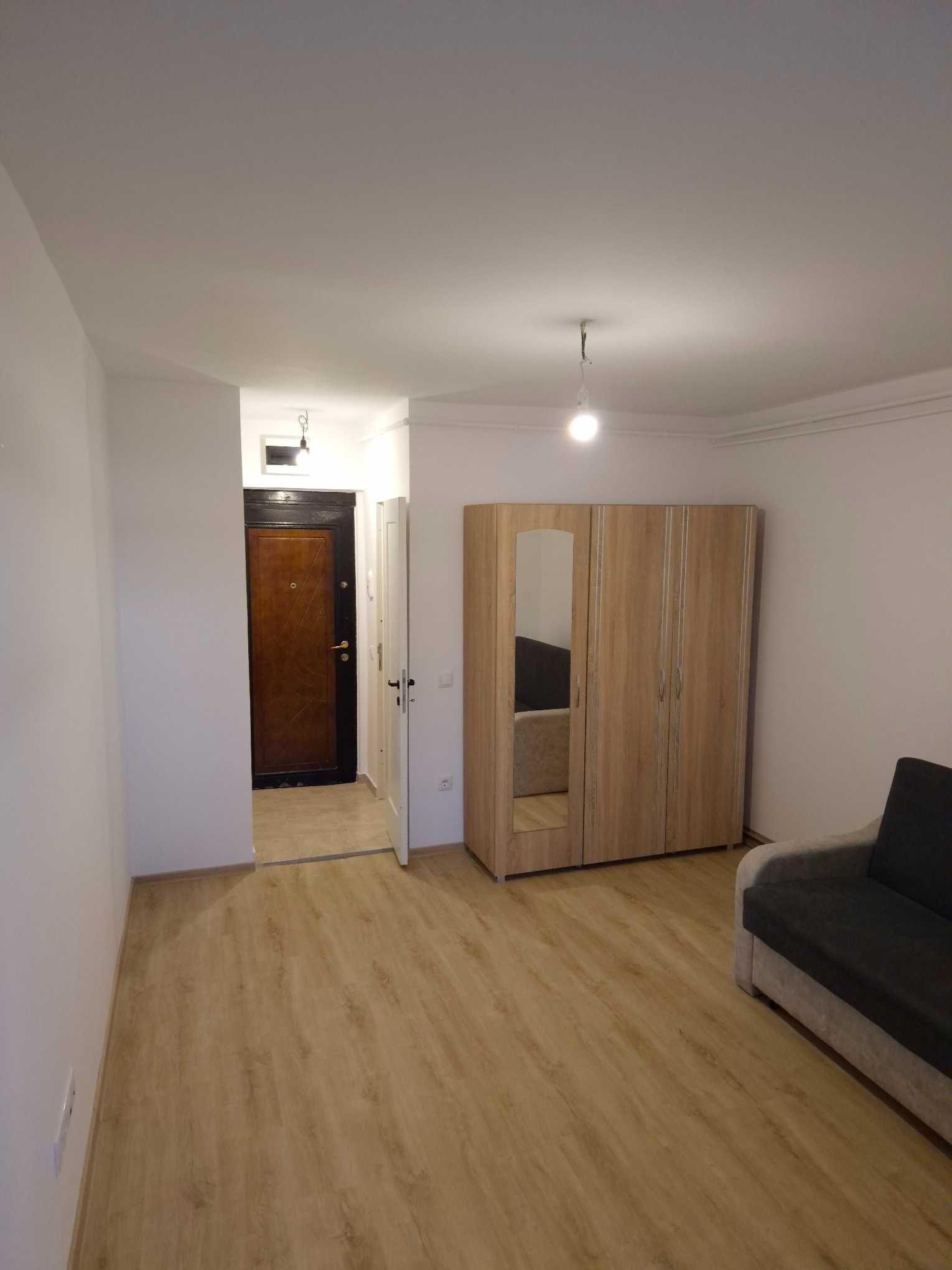 Proprietar vand garsoniera TRACTORUL