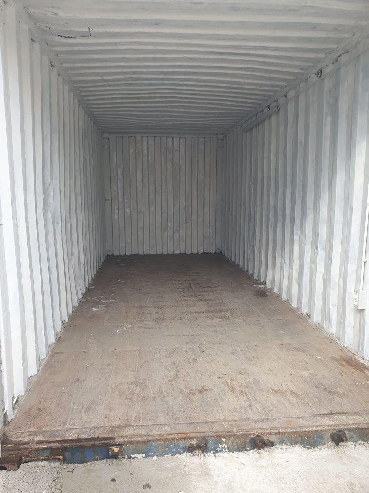 Spatiu depozitare tip container.