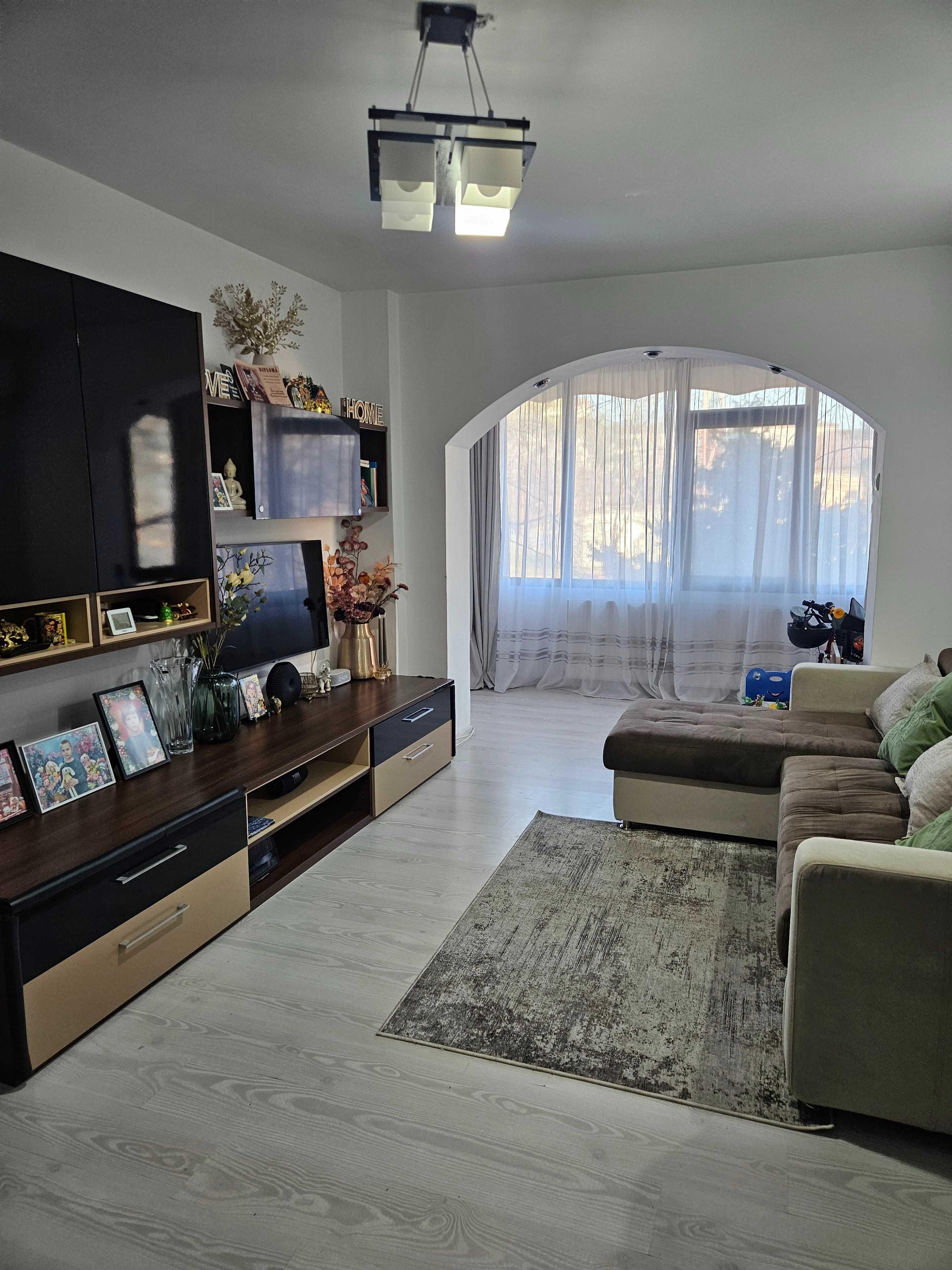 Vand apartament, 3 camere, etajul 1,STOMATOLOGIE/ ROTONDA