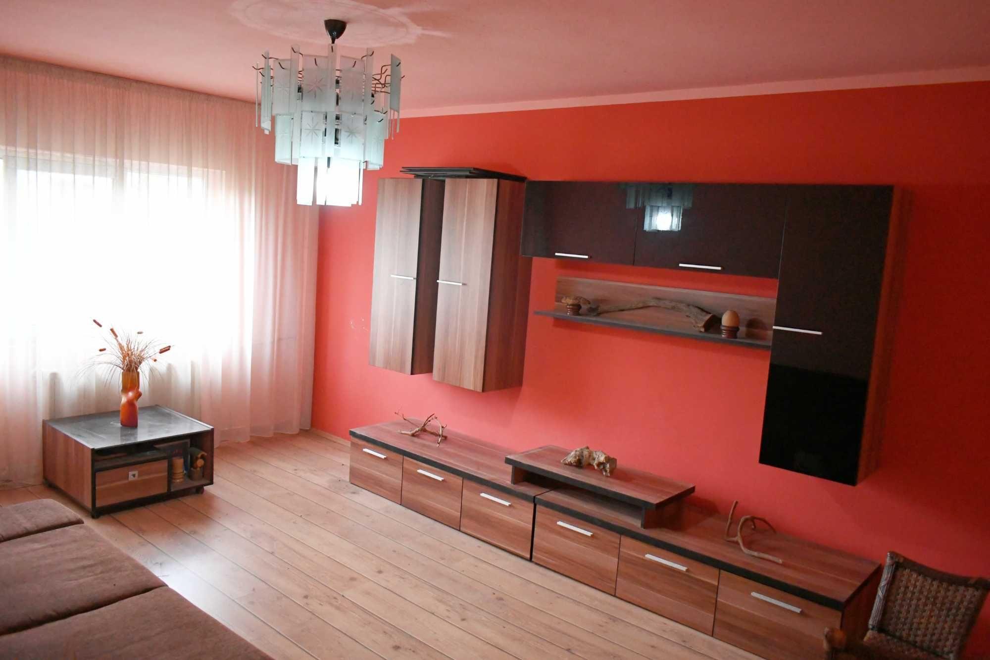 Apartament cu 3 camere de vânzare
