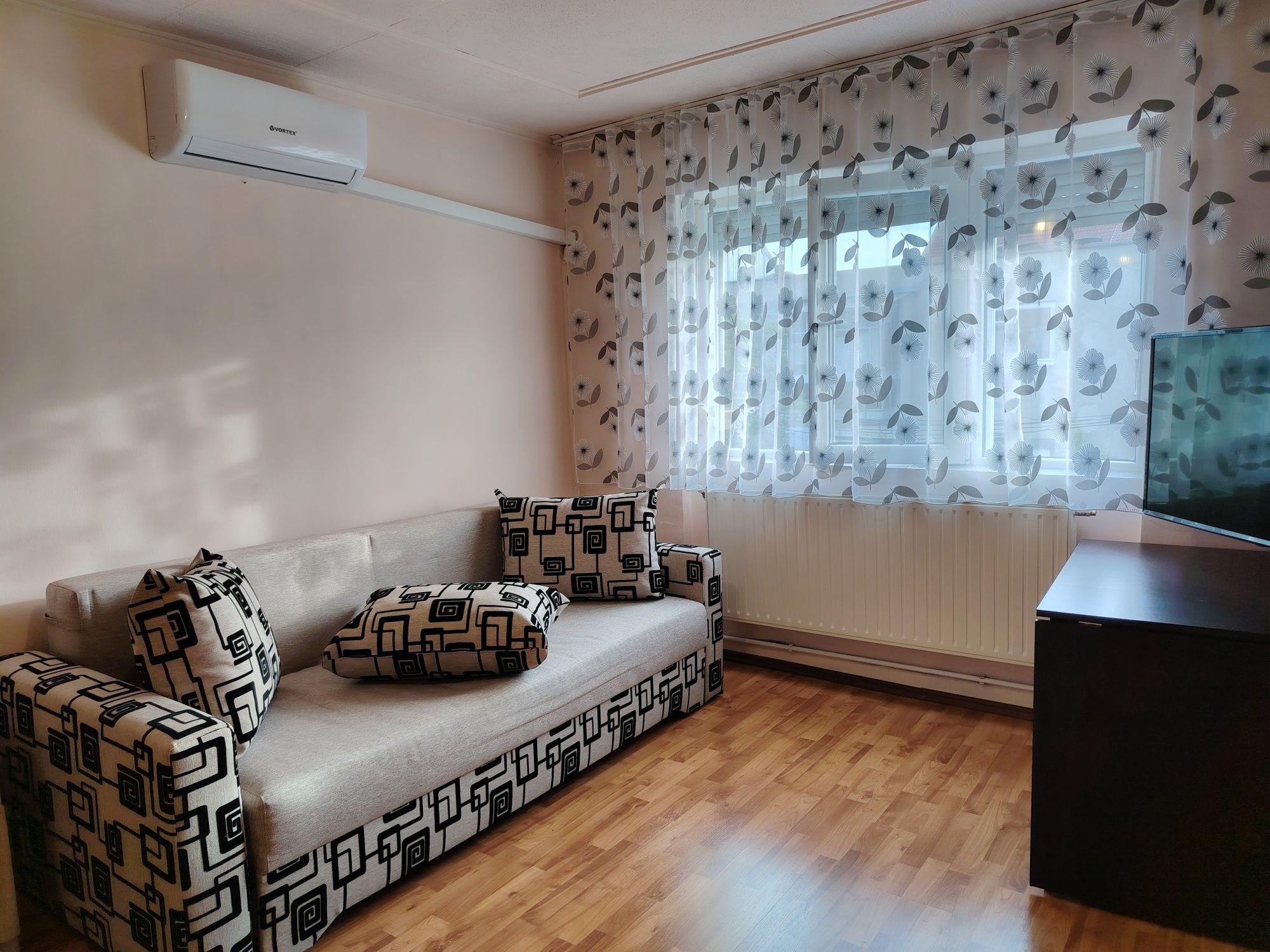 Vand apartament tip X 3 camere mobilat utilat suprafață utilă 49 mp în cartierul Nufărul municipiul Oradea Bihor