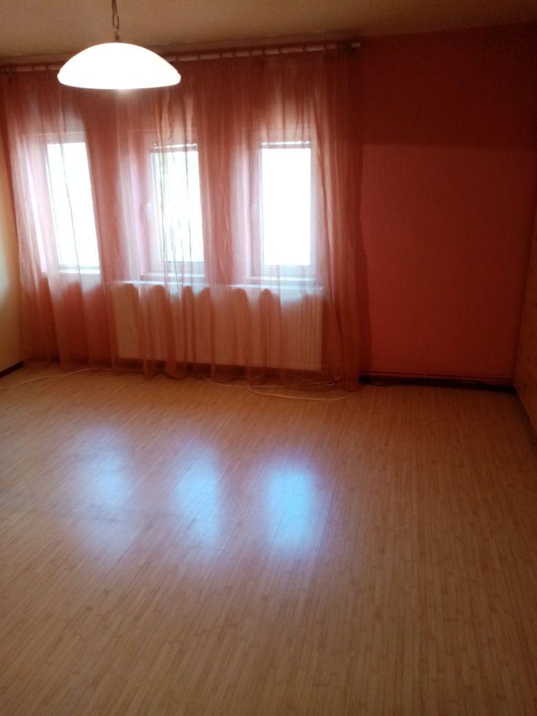 Apartament în vilă, Ploiești, centru -catedrala Sf Ioan. - imagine 1