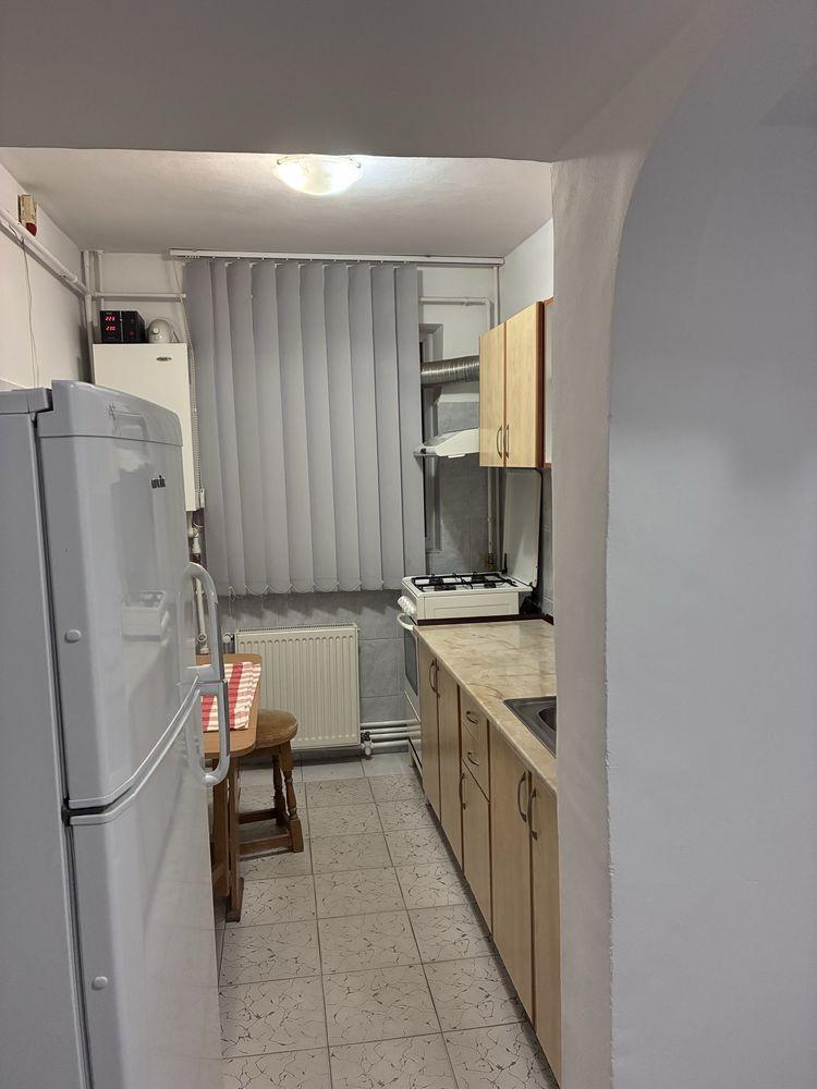 Inchiriez apartament 2 camere etaj 3 , centrala proprie