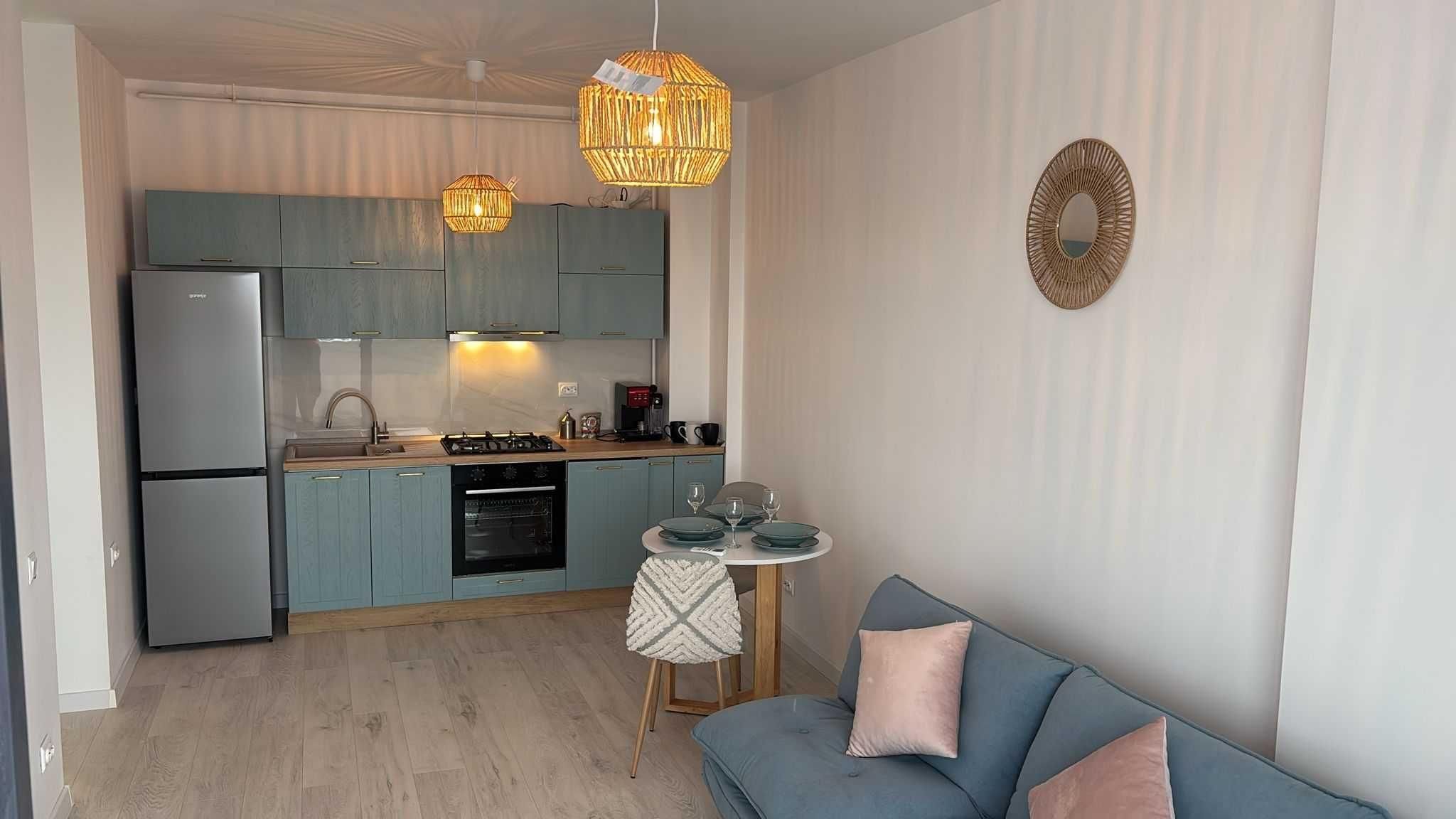 Închiriez apartament cu 2 camere