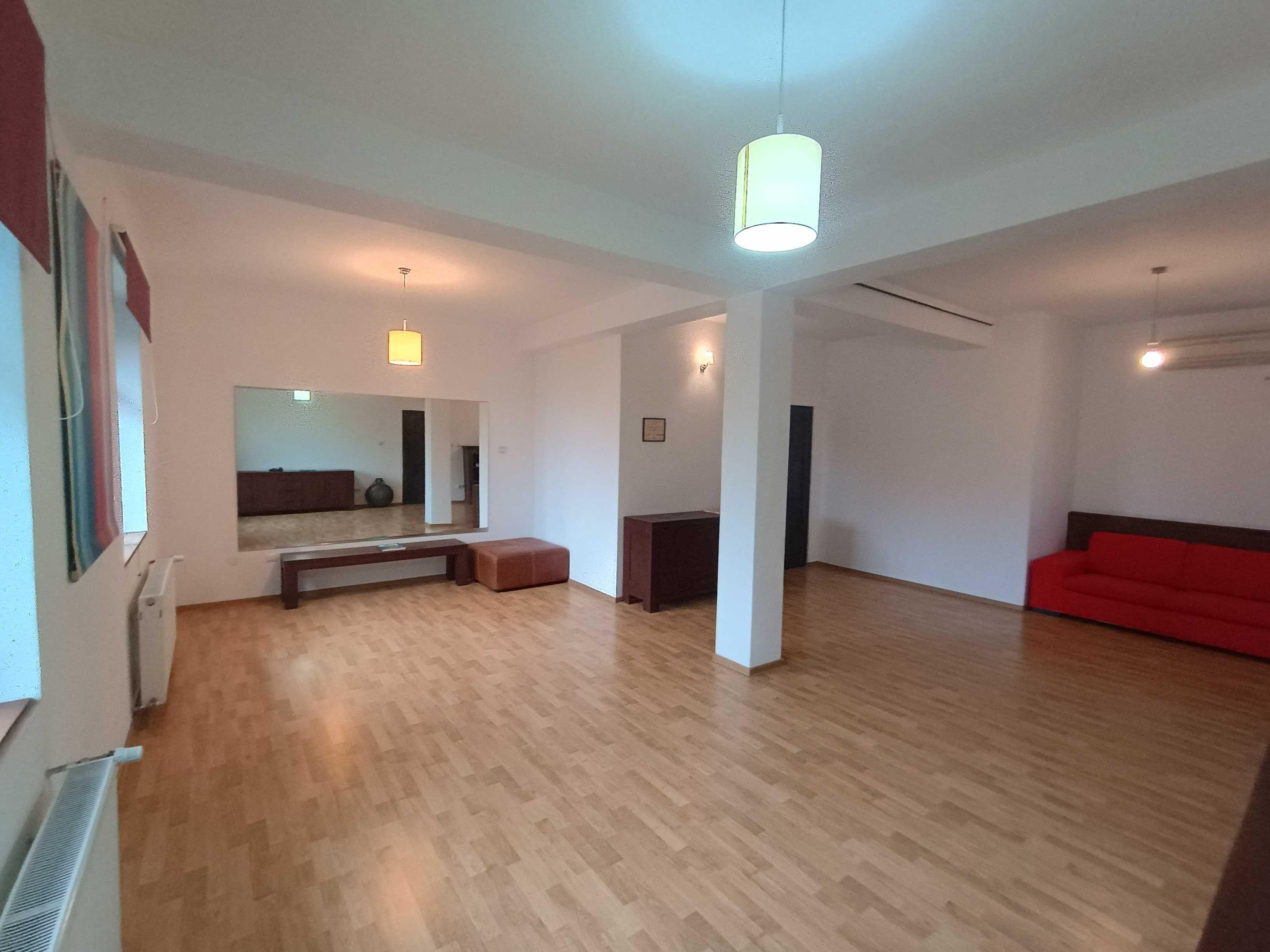 Un duplex pentru oameni care vor mai mult decât un apartament - imagine 1
