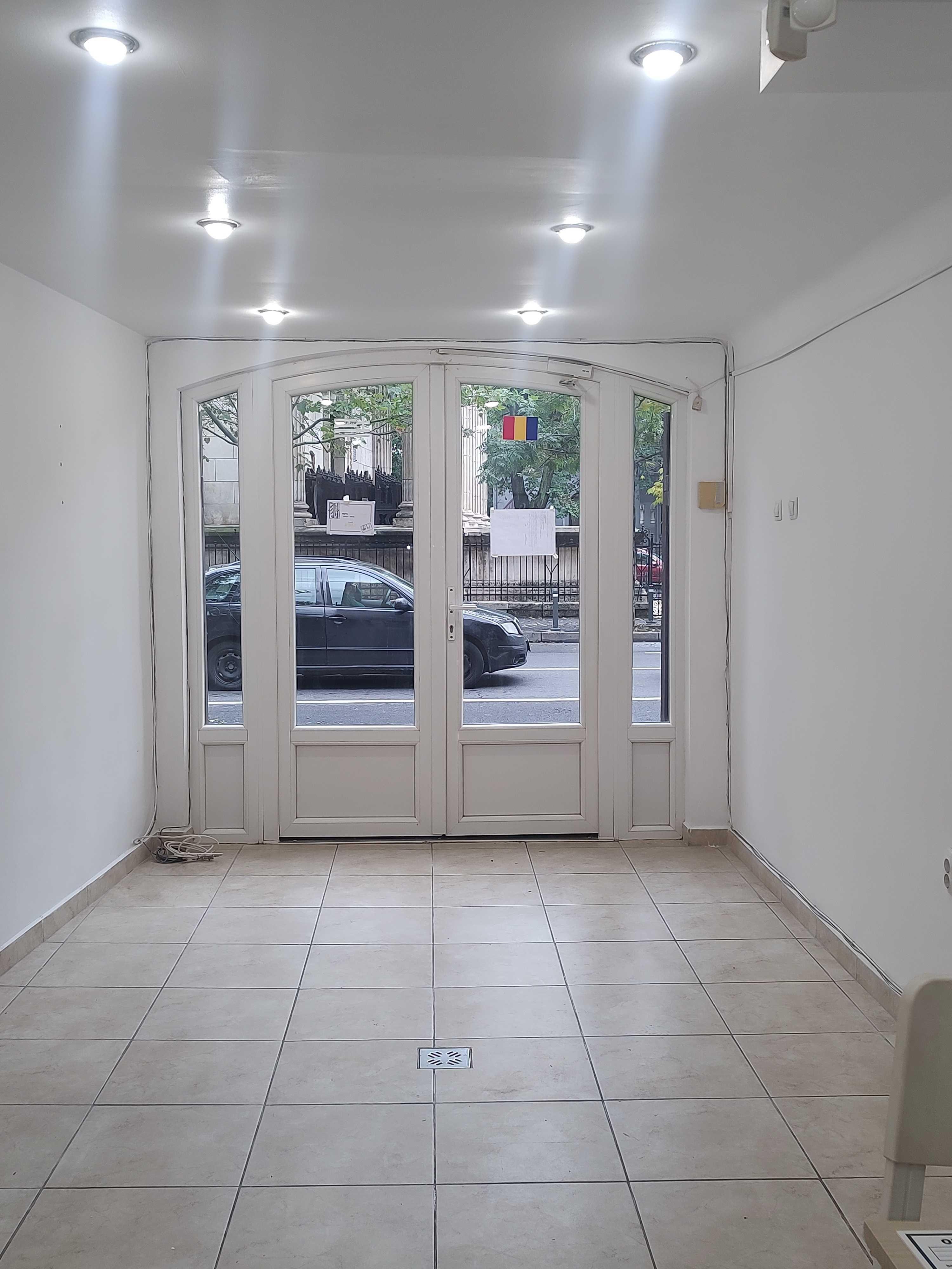 Închiriez mic spațiu comercial Bd.Ferdunand cu Parc Izvorul Rece
