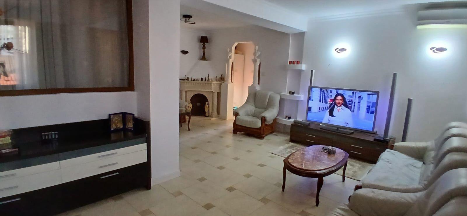 Închiriez apartament 3 camere