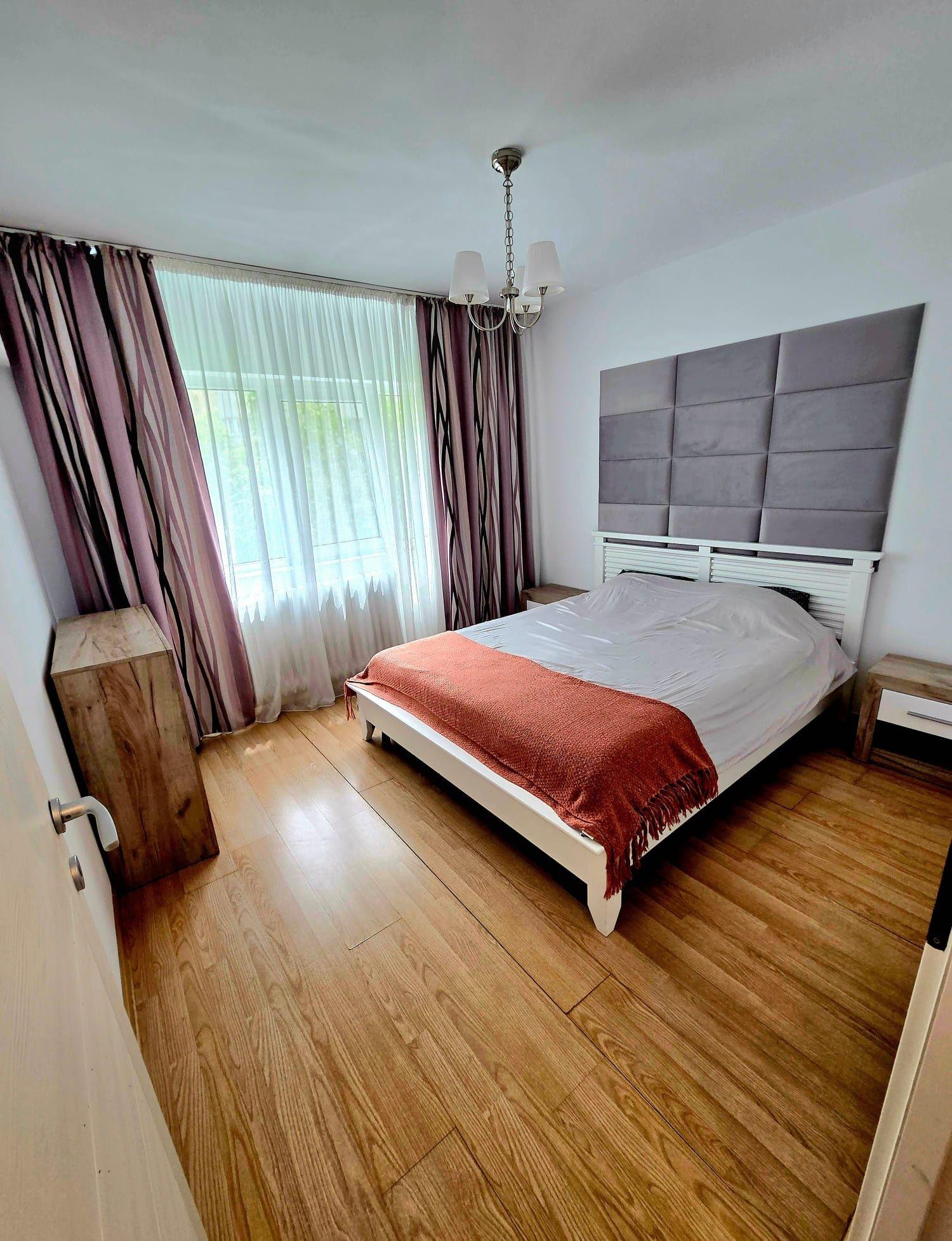 Apartament 3 camere, decomandat, 4/10 - imagine 1