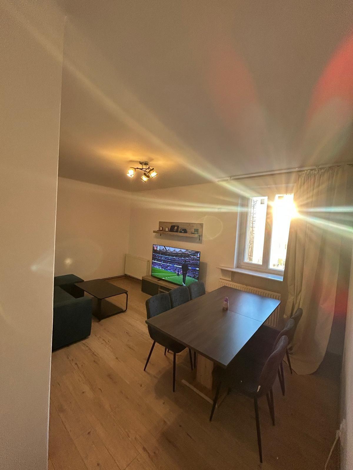Apartament 3 camere de vanzare - imagine 1