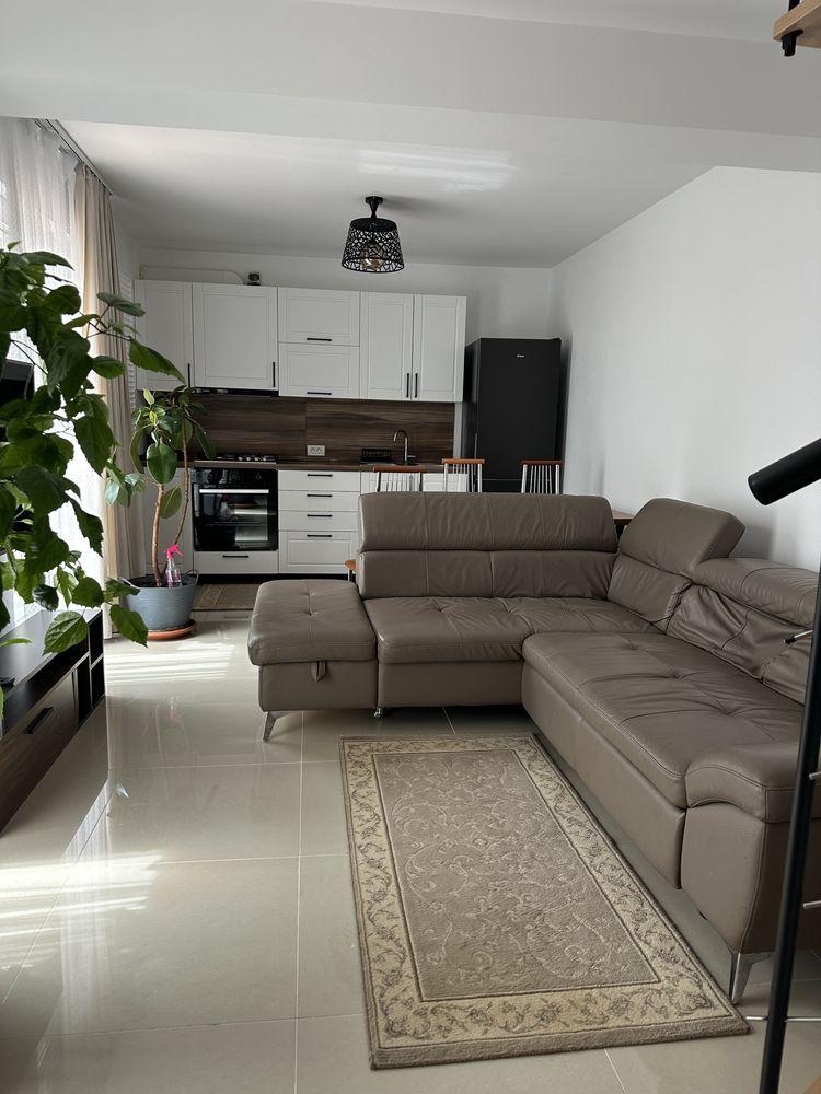Inchiriez apartament in vila cu acces in curte