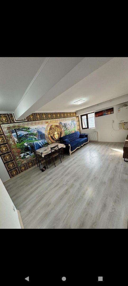 Ofer spre inchiriere apartament cu 3 camere