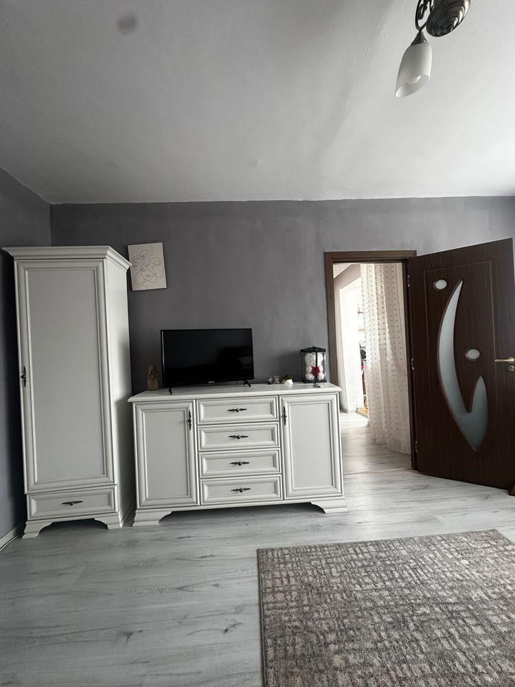 Proprietar- inchiriez apartament 2 camere, cu loc de parcare inclus