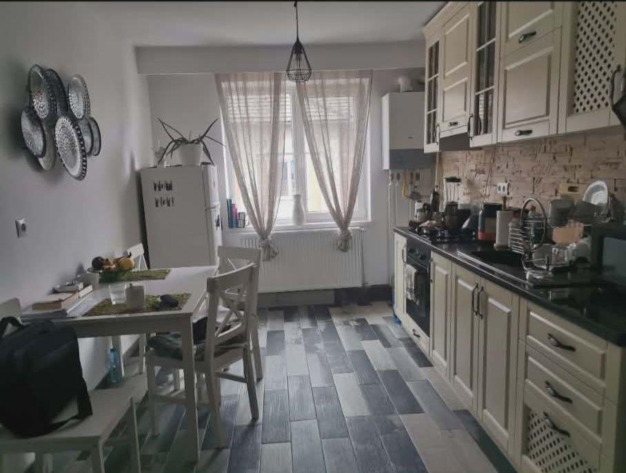 Apartament 3 camere Unirii colt cu Transilvaniei