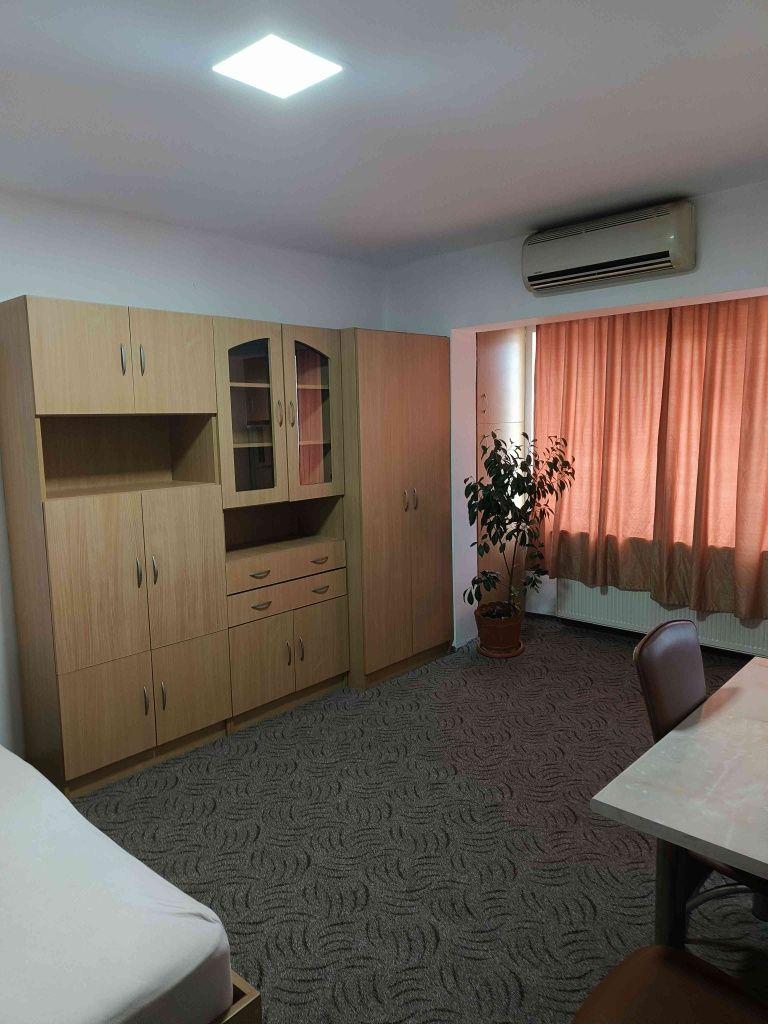 Închiriez garsonieră
