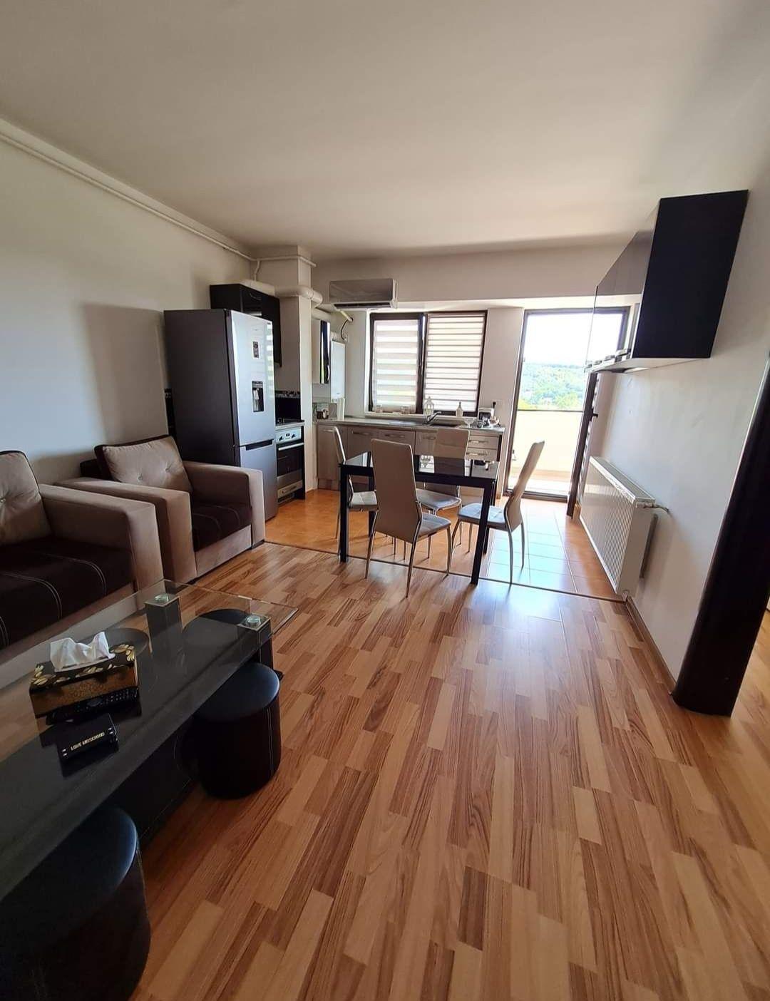 Apartament 3 camere etaj 4