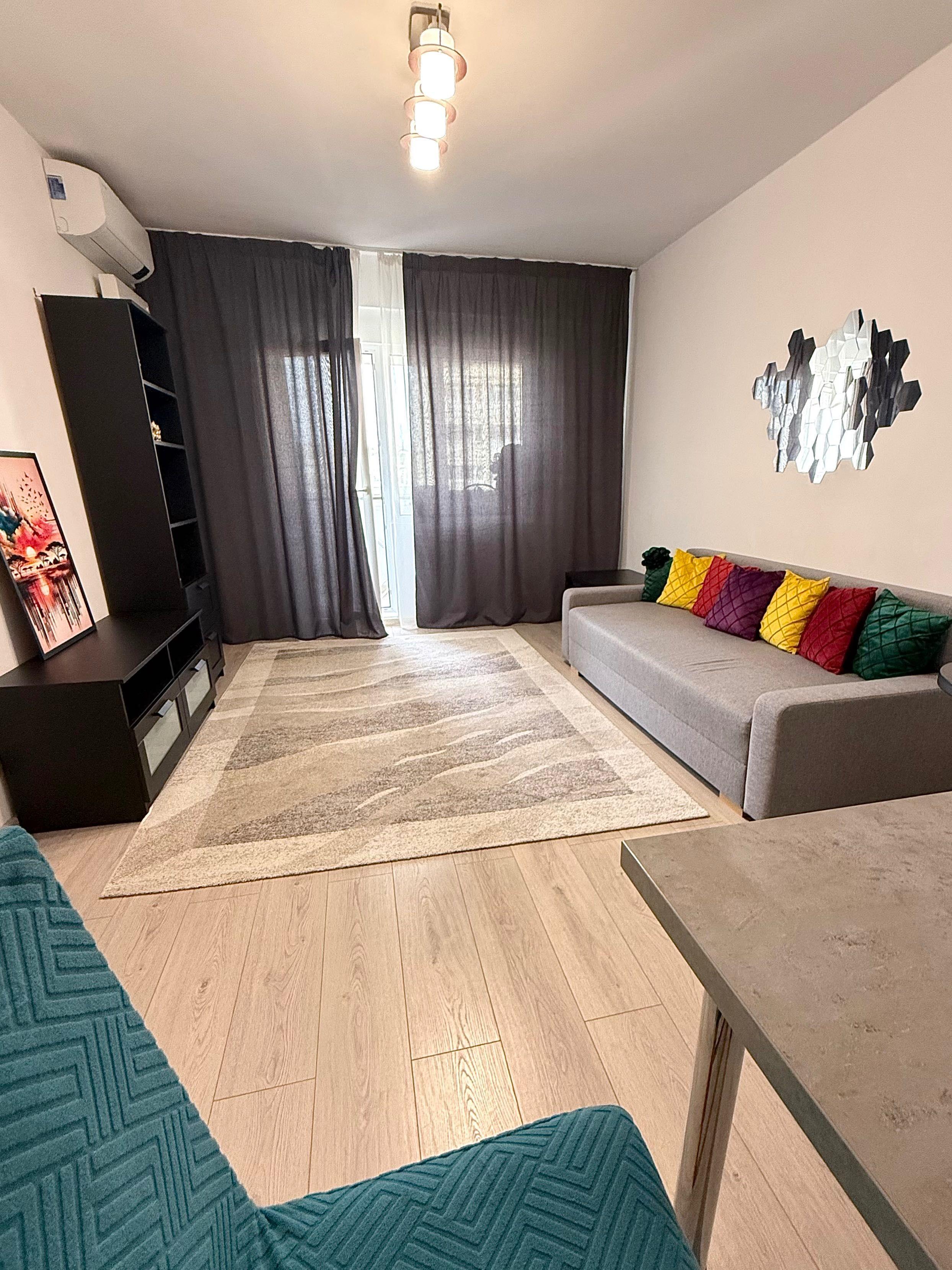 Cameră de apartament LIBERĂ!