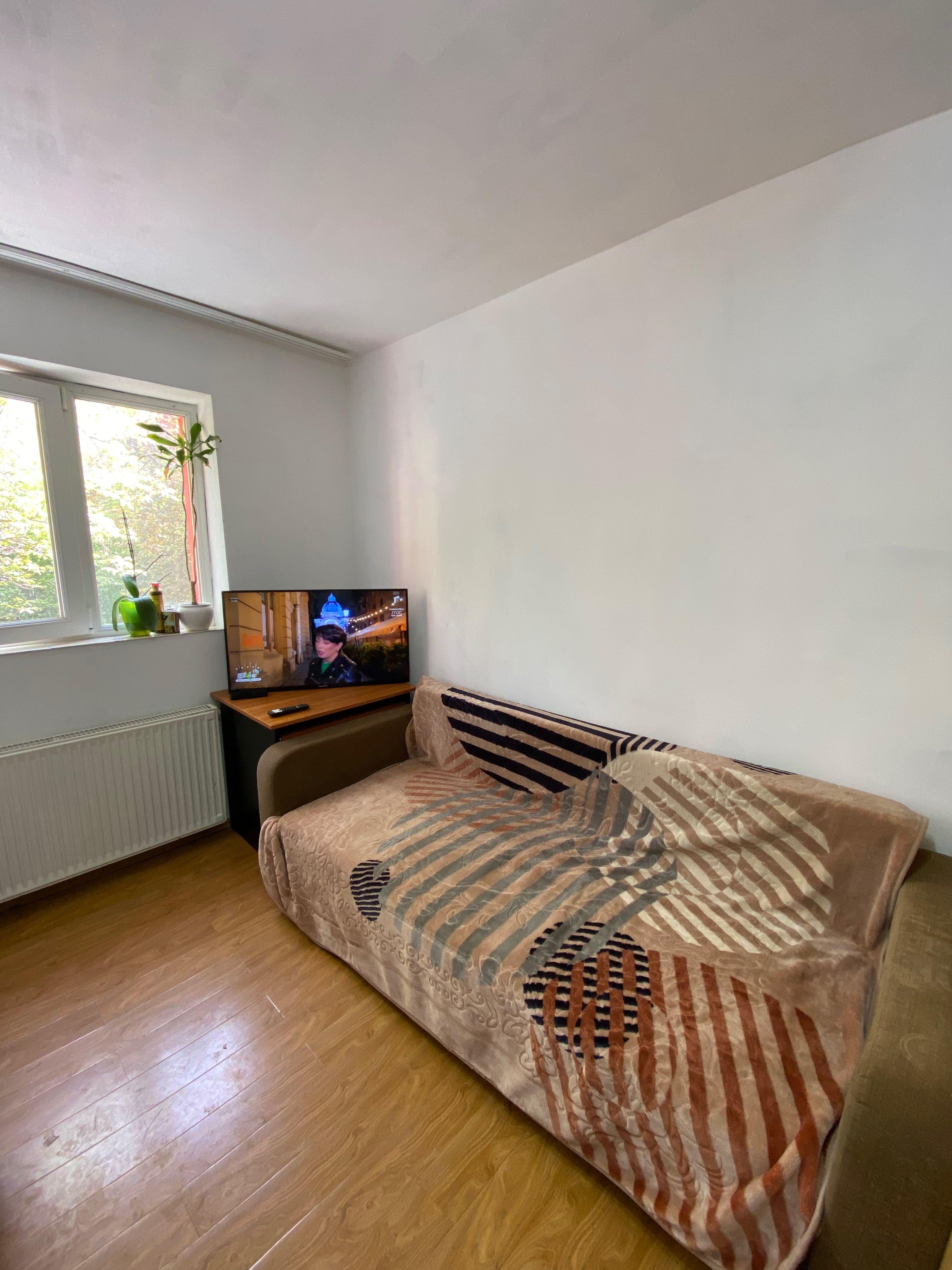 Proprietar garsoniera de vanzare etaj 1 UMT