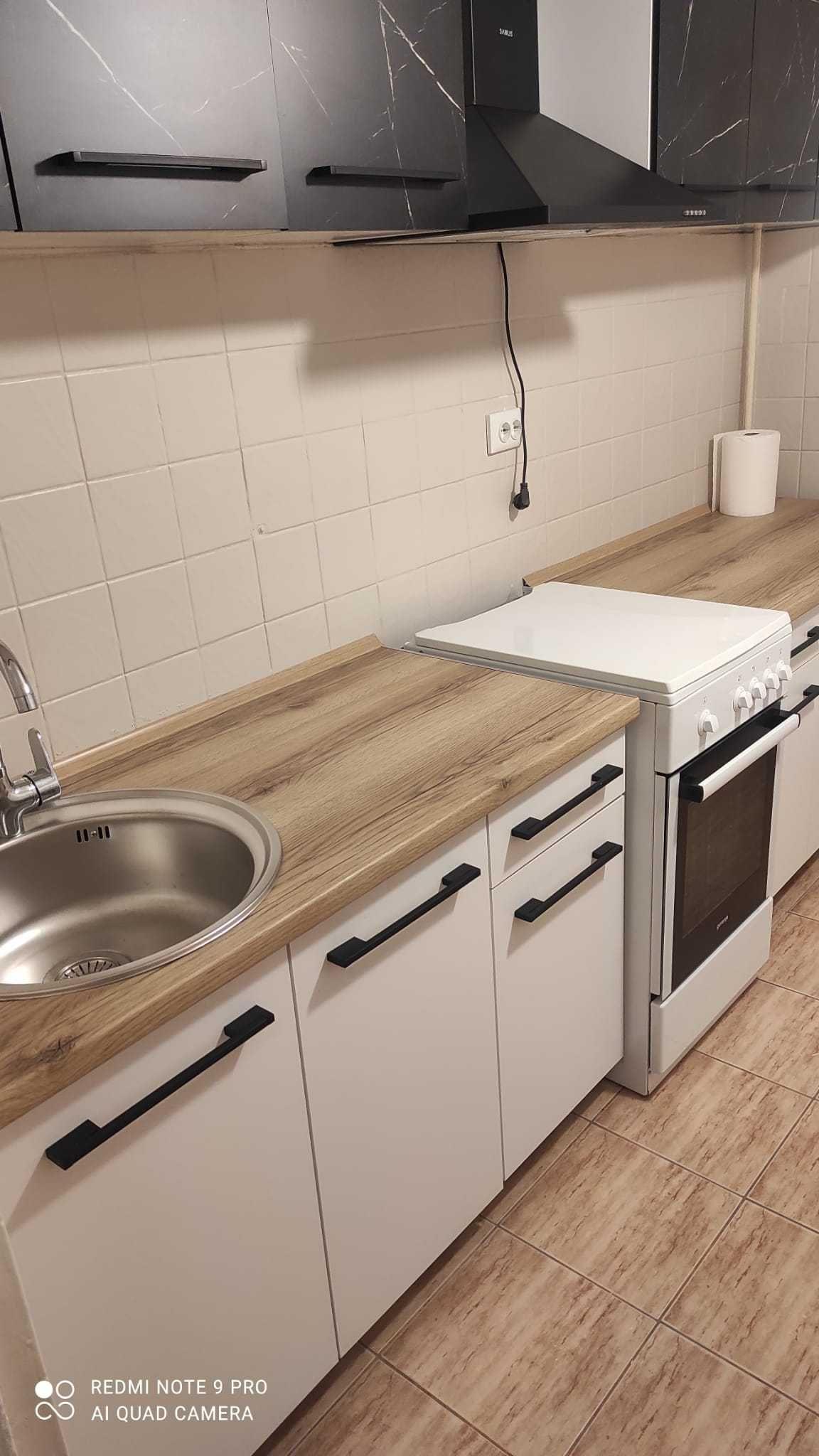 În chiriez apartament 2 camere  – Boul Roșu