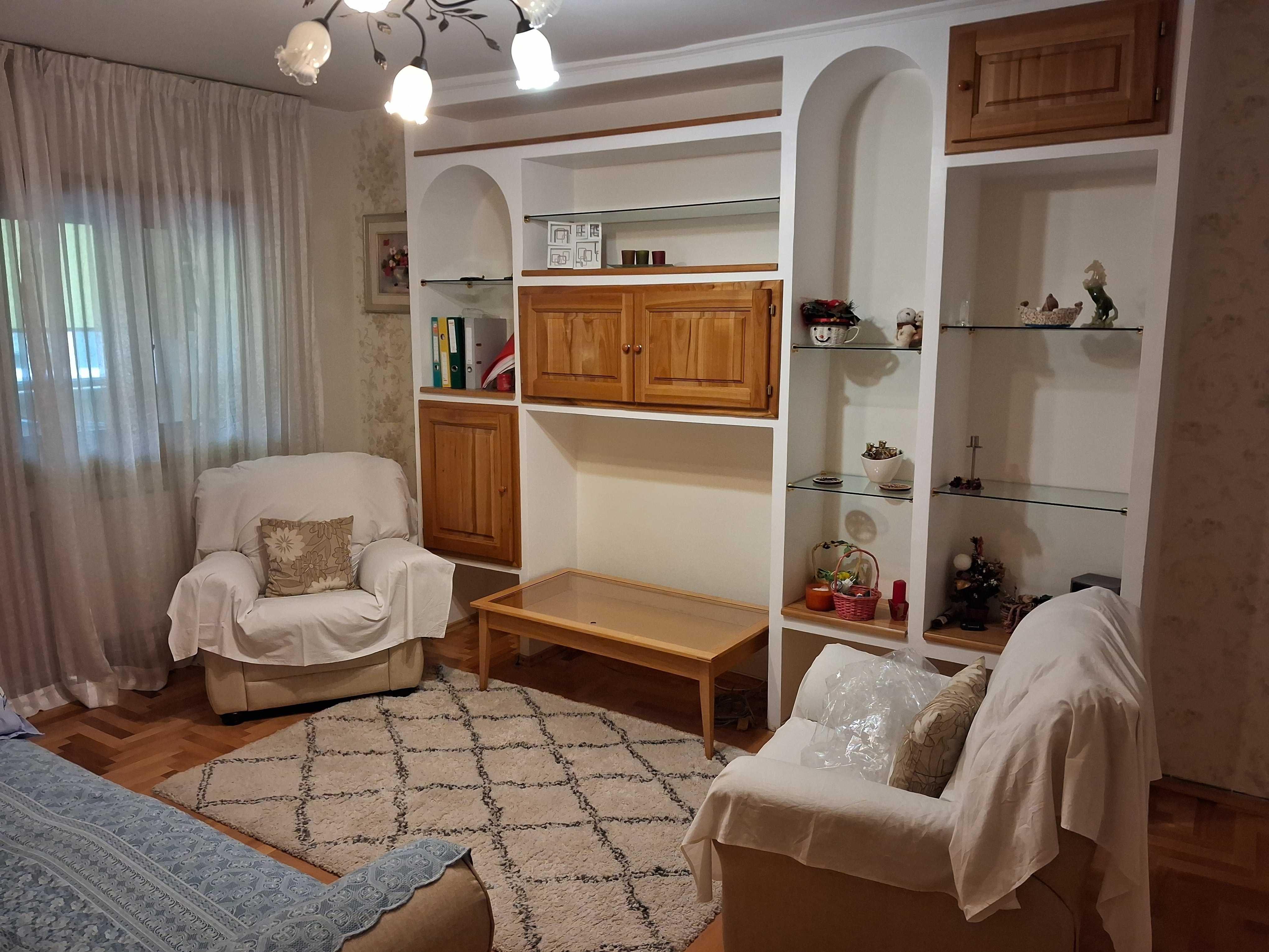 Inchiriez apartament 2 camere complet mobilat zona Energiei Bacau str.Veniamin Costache nr.2 et.4