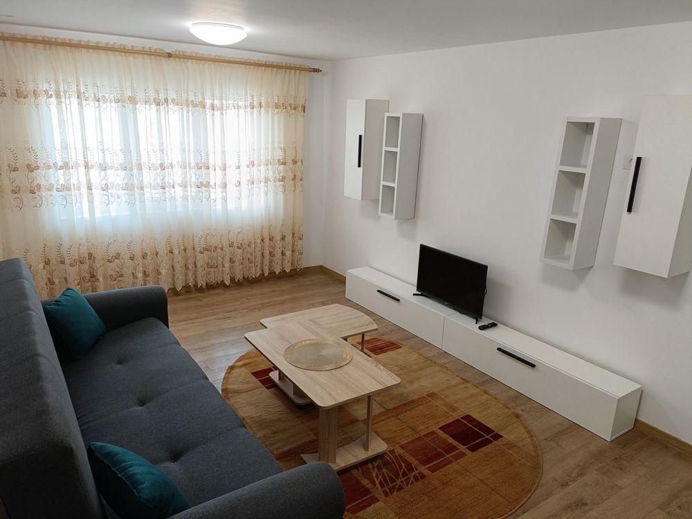 Inchiriez apartament 2 camere decomandat