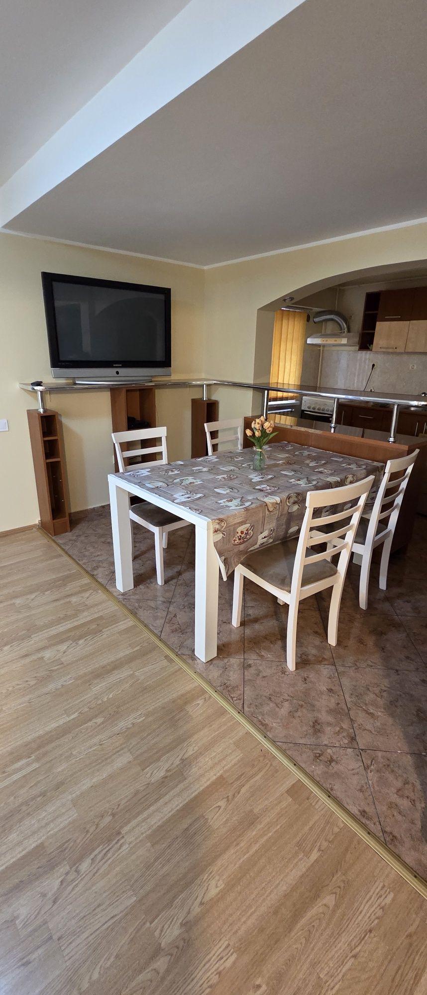Inchiriez apartament 3 camere+garaj