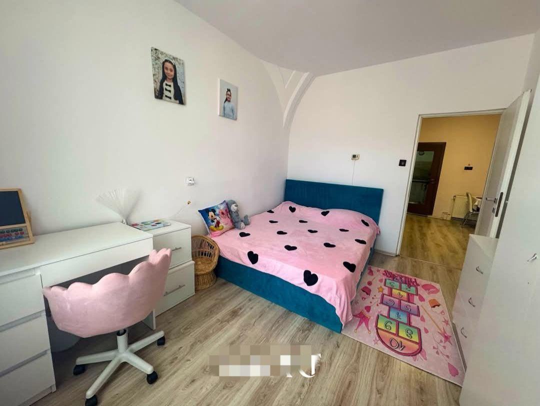Vând apartament  3 camere - imagine 1