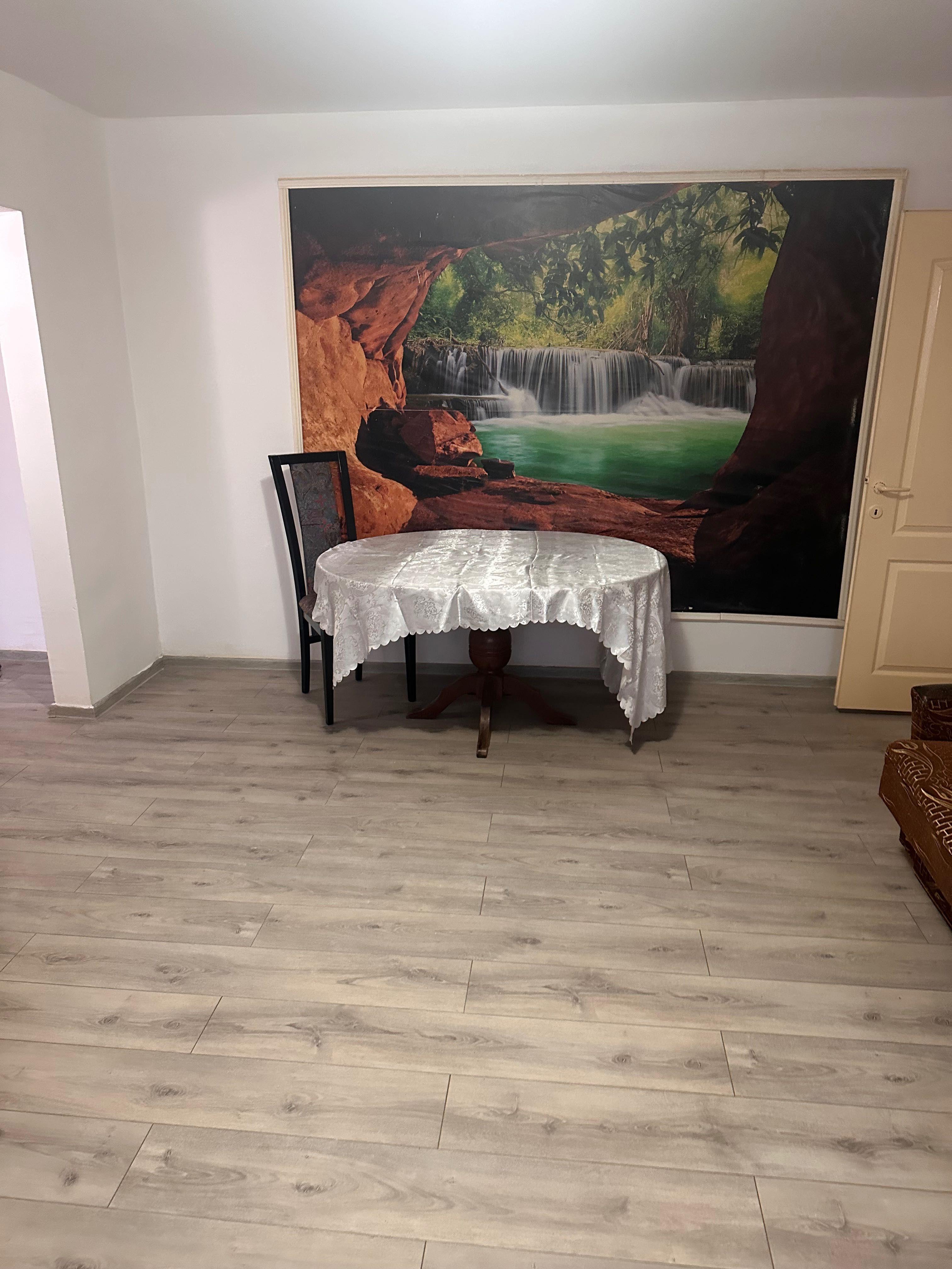 Închiriez apartament