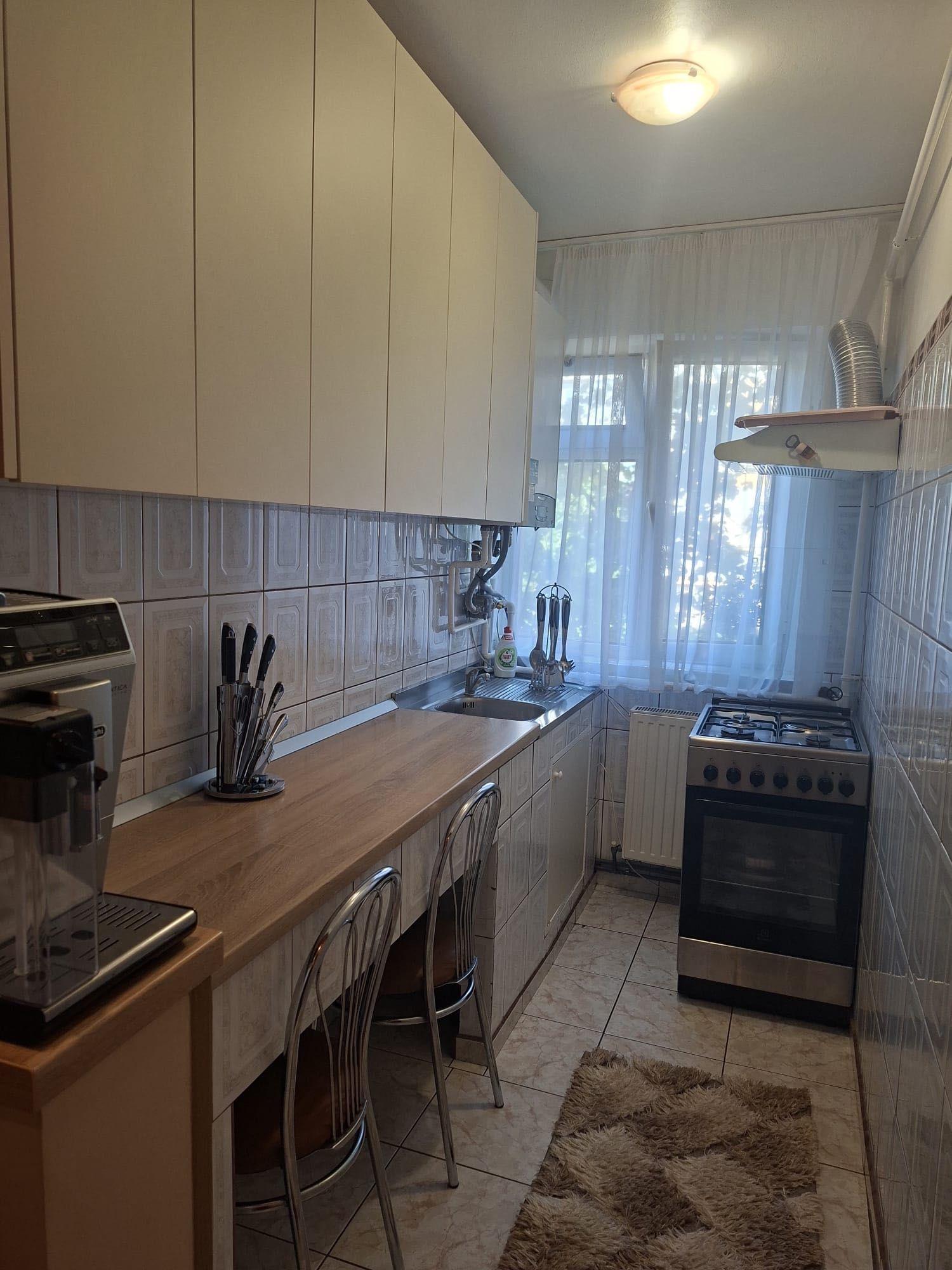 Apartament 3 camere , et 1 , aleea teilor , se vinde cu tot ce este in el , 0763607058 - imagine 1