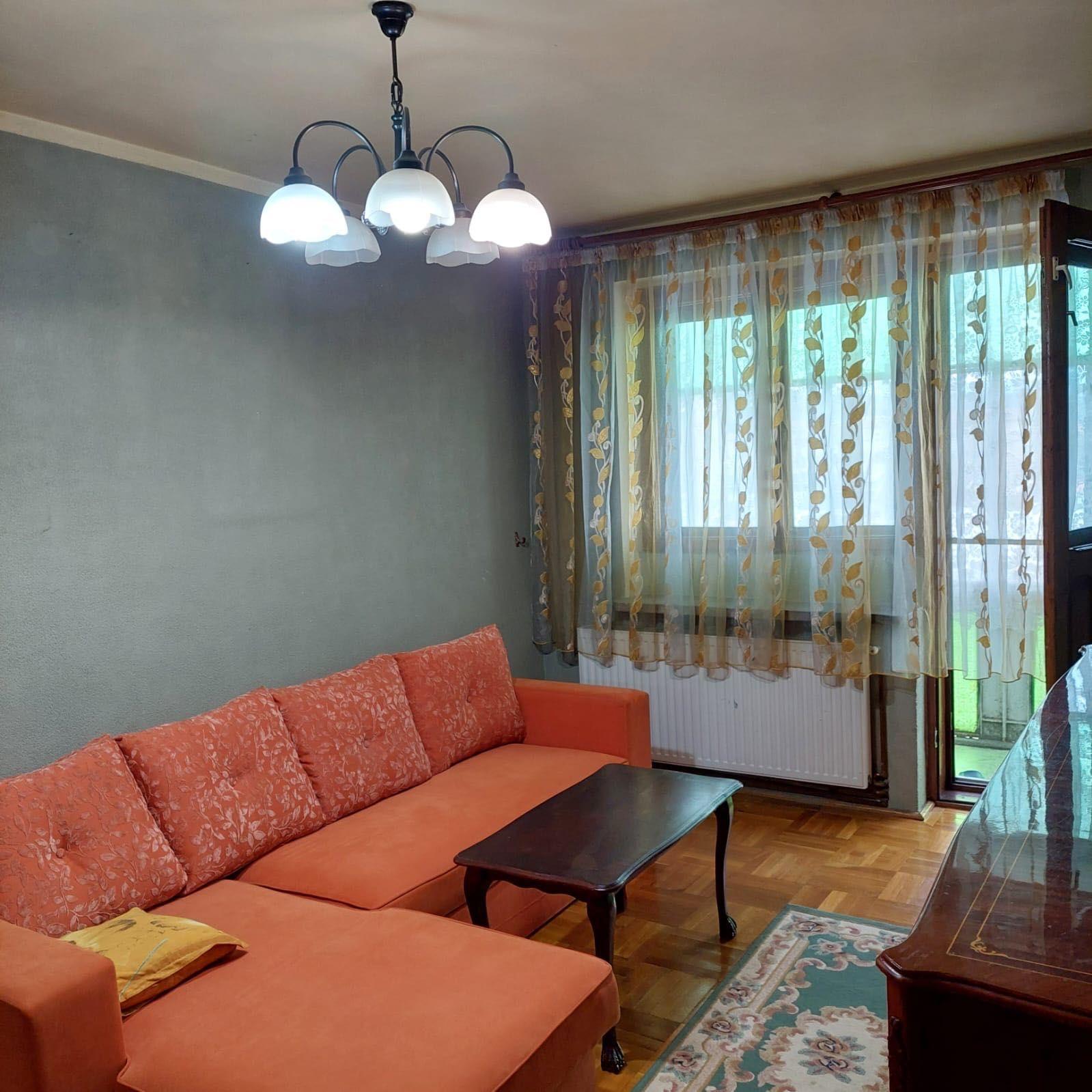 Vand apartament ultracentral, 4 camere, 2 bai, decomandat - imagine 1
