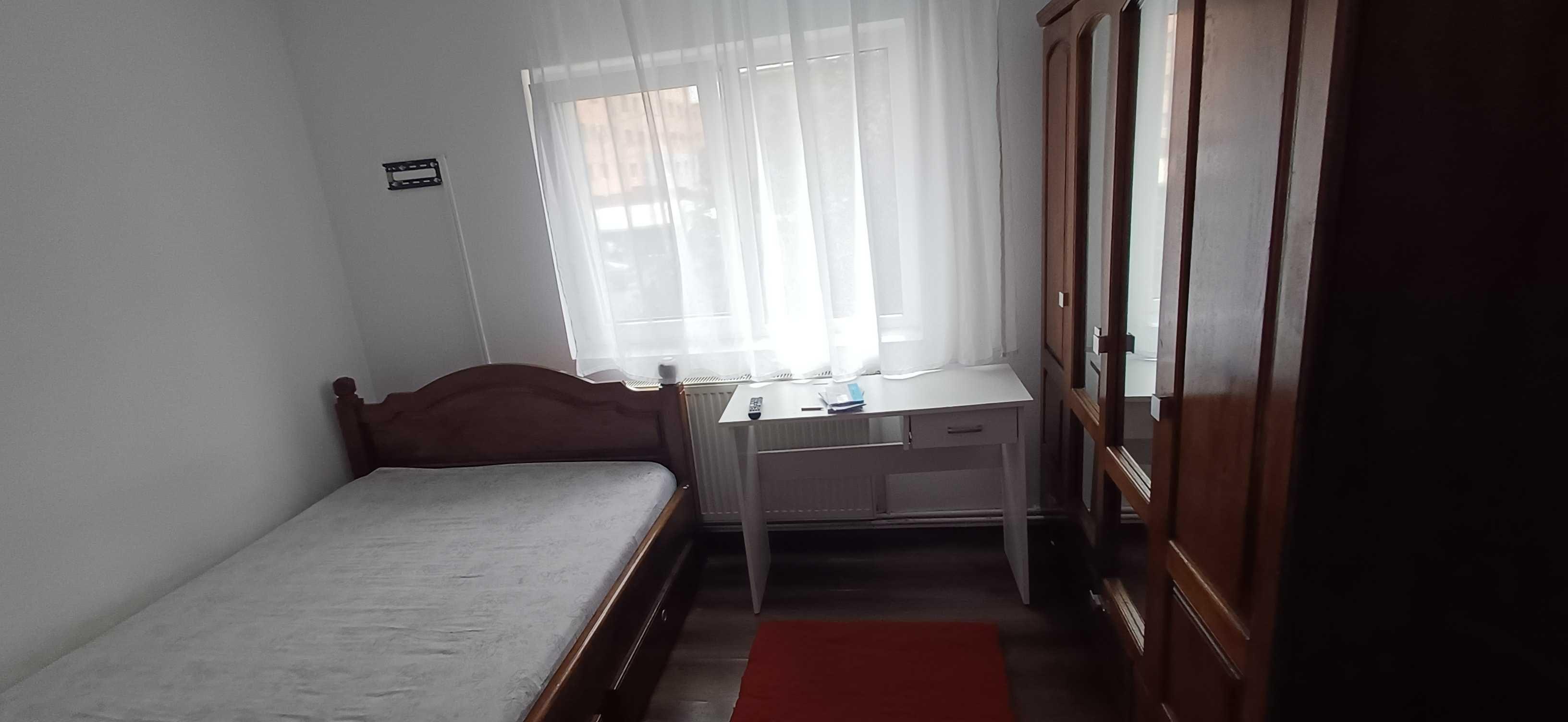 De inchiriat apartament 3camere