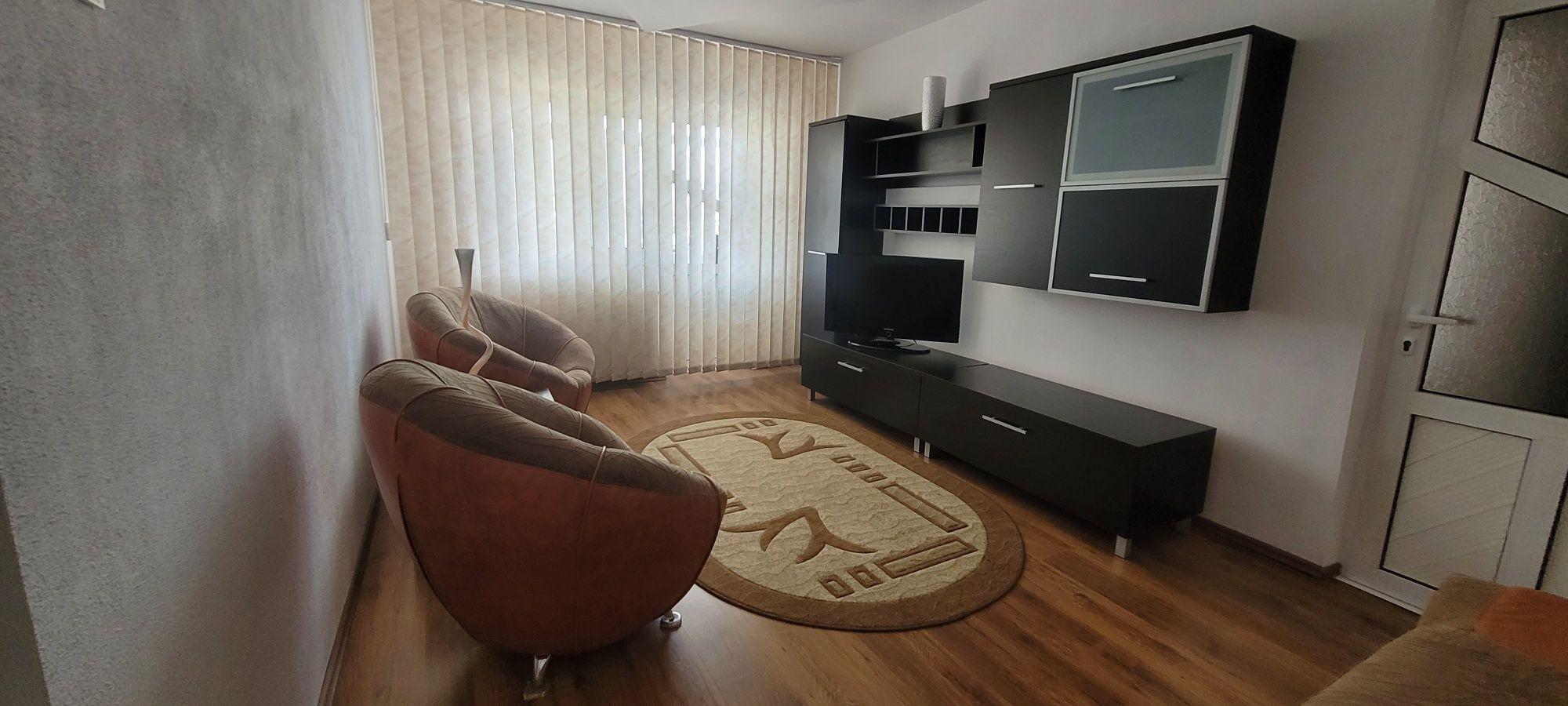 Închiriez apartament 2 camere m 6