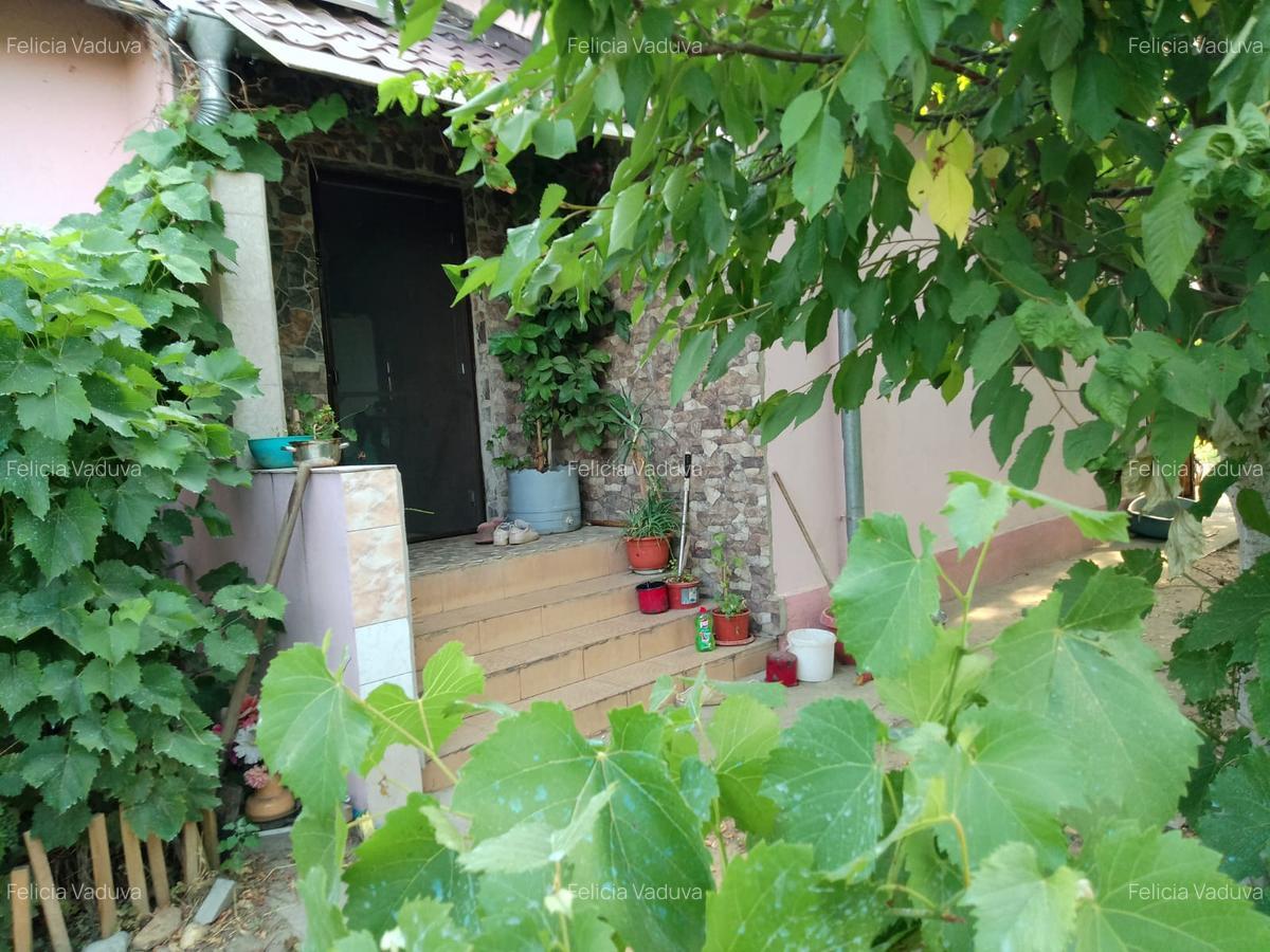 Vind casă parter mansarda cu 4camere Craiova bariera vilcii carpenuluil cu 4cam