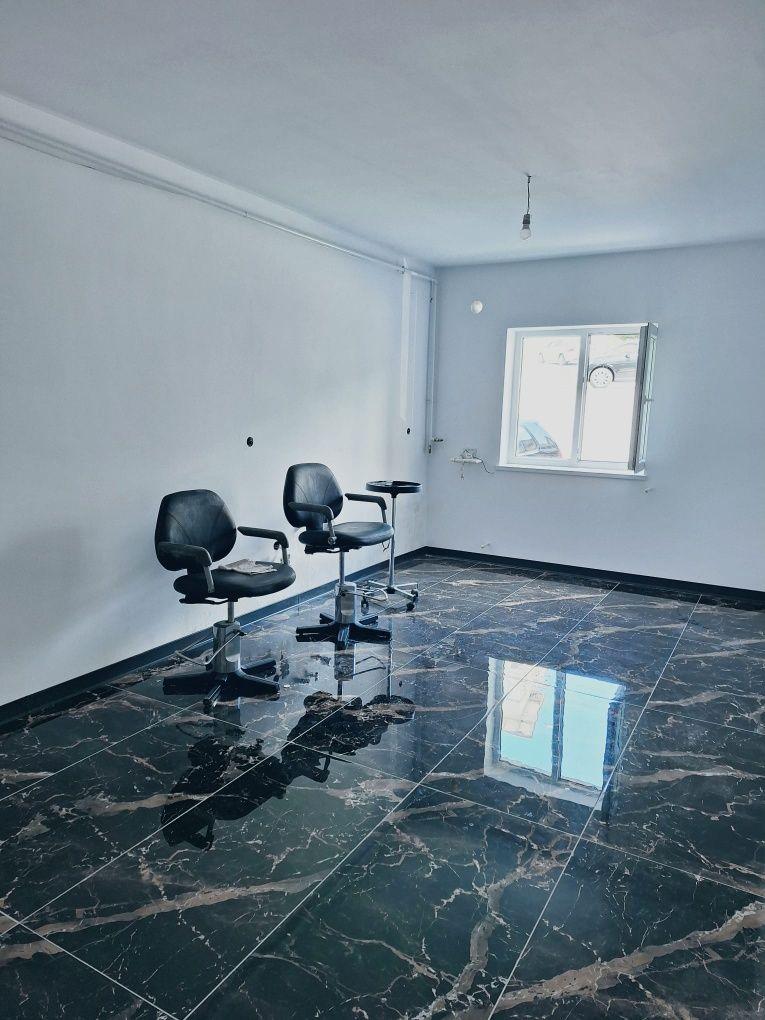 Vând apartament sau spațiu comercial